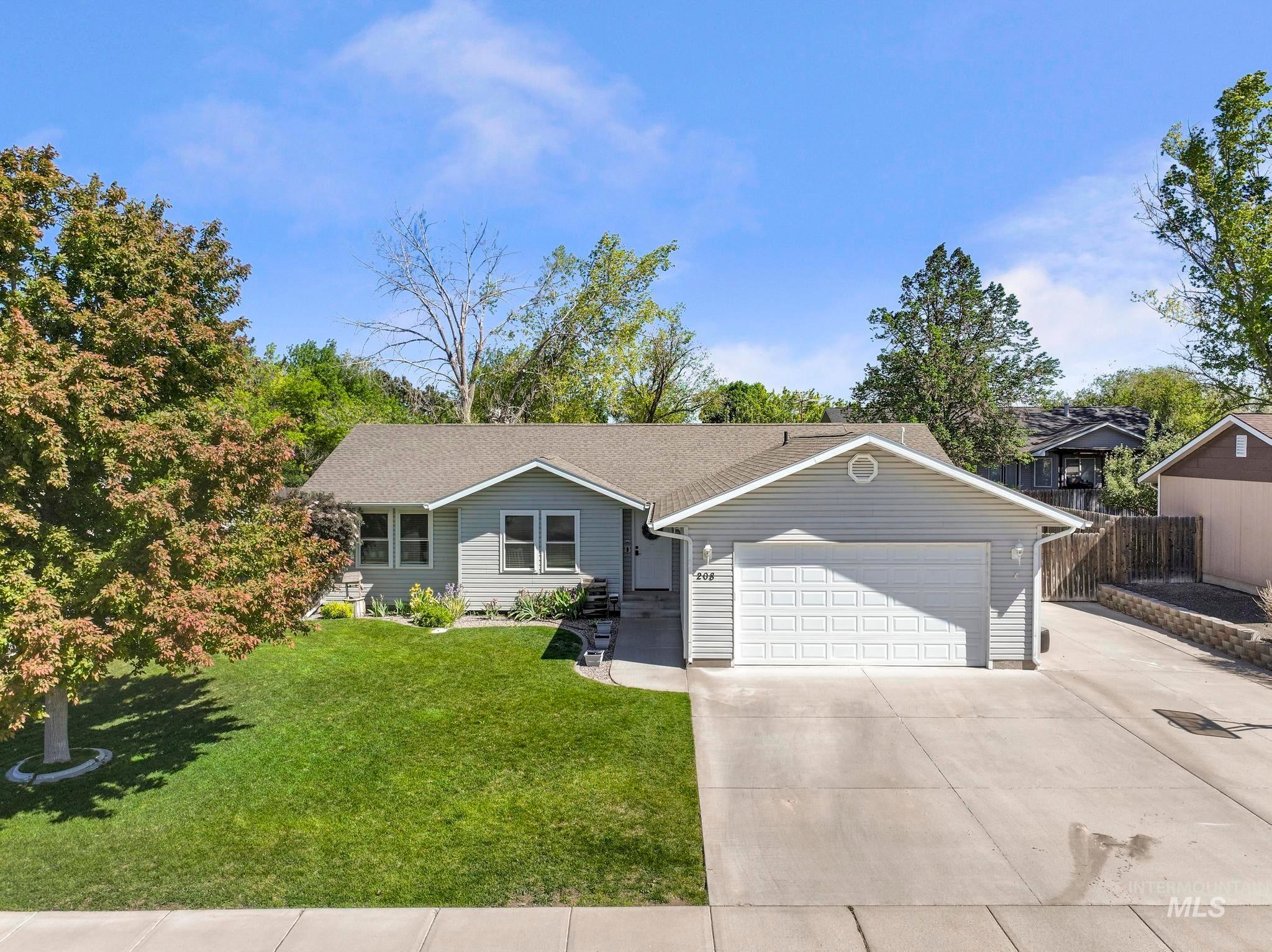 208 Diamond Dr. — photo