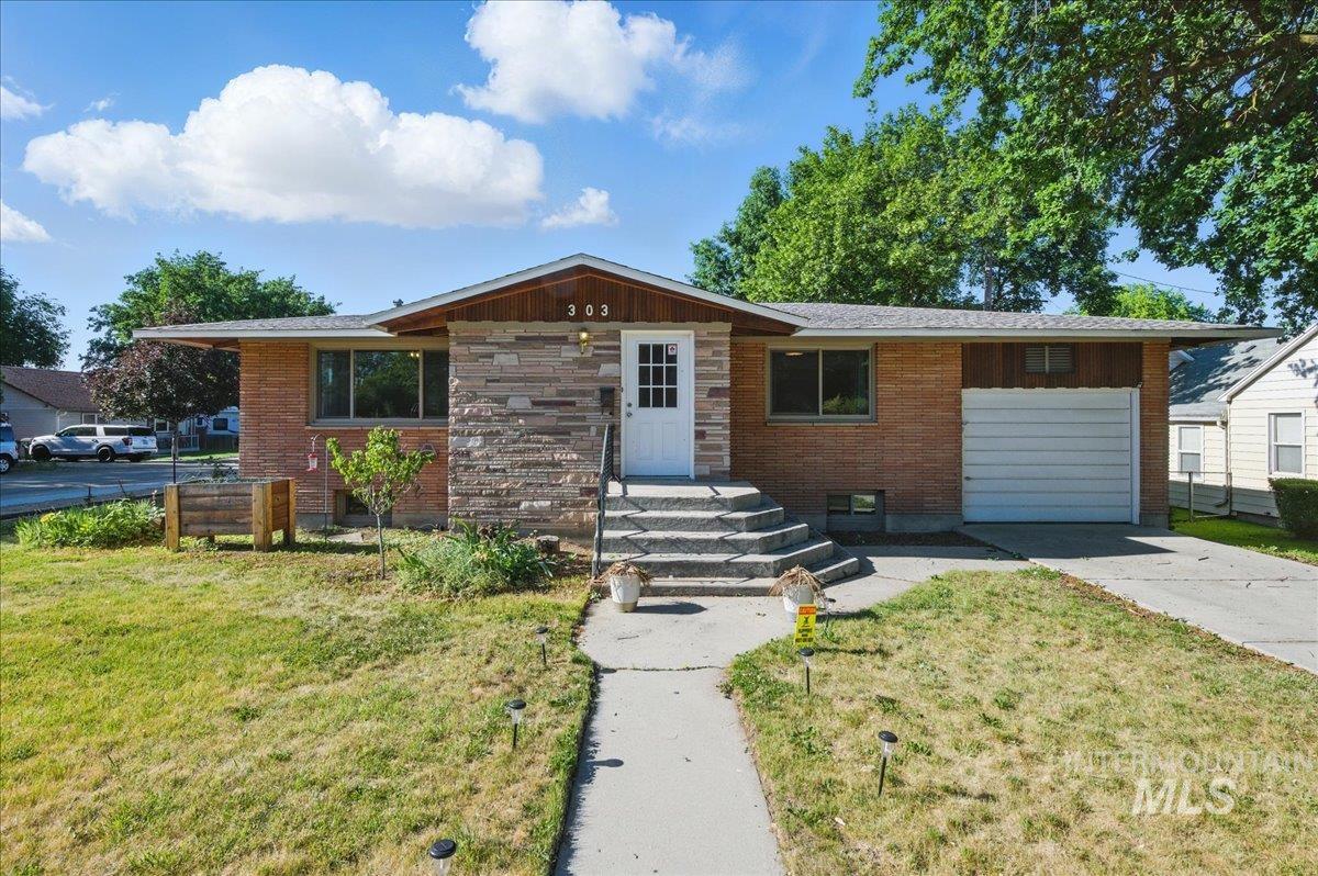 303 W Pine Ave — photo