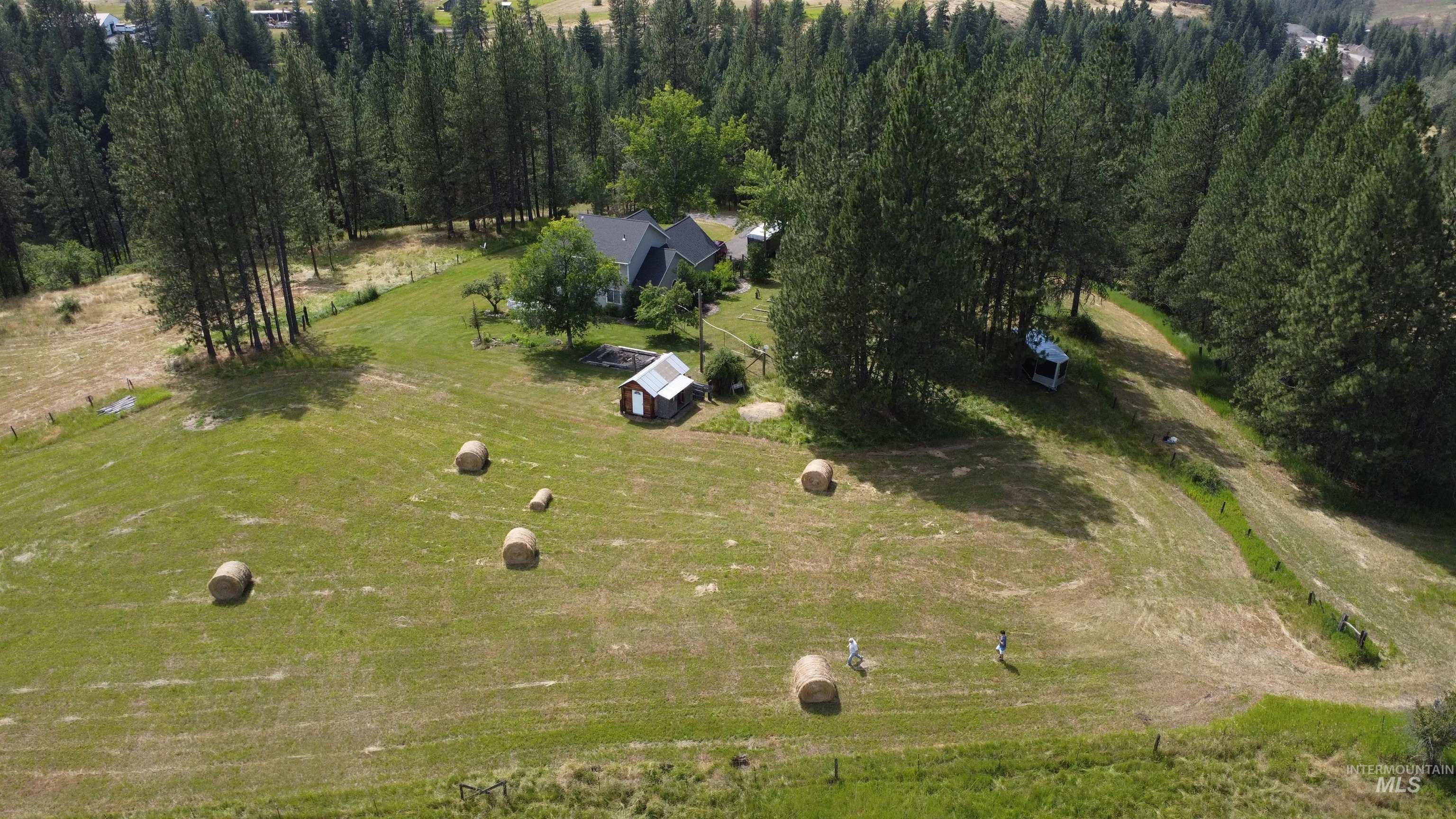 637 Leitch Creek Rd — photo