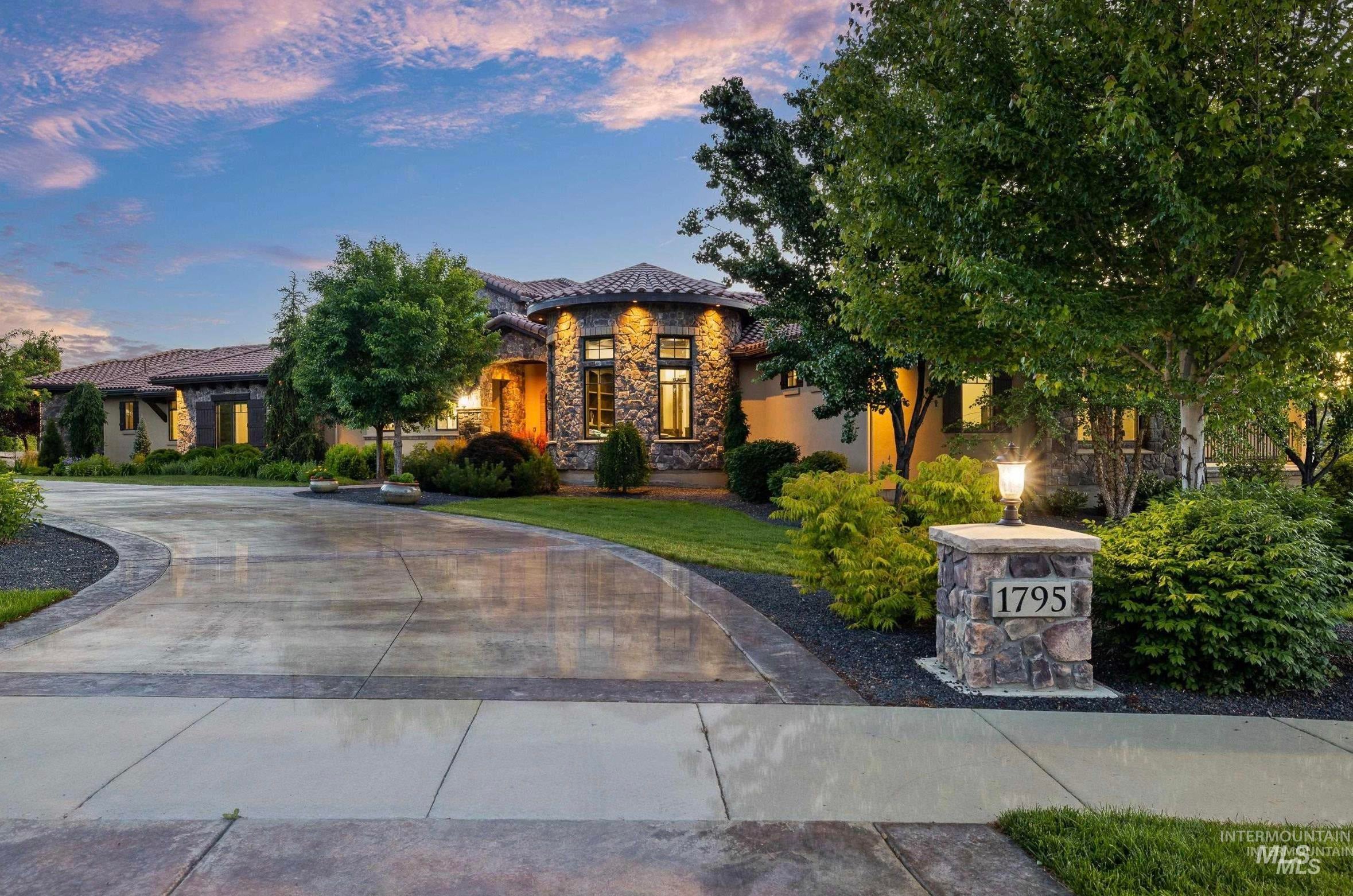 1795 N Moon Bello Way — photo