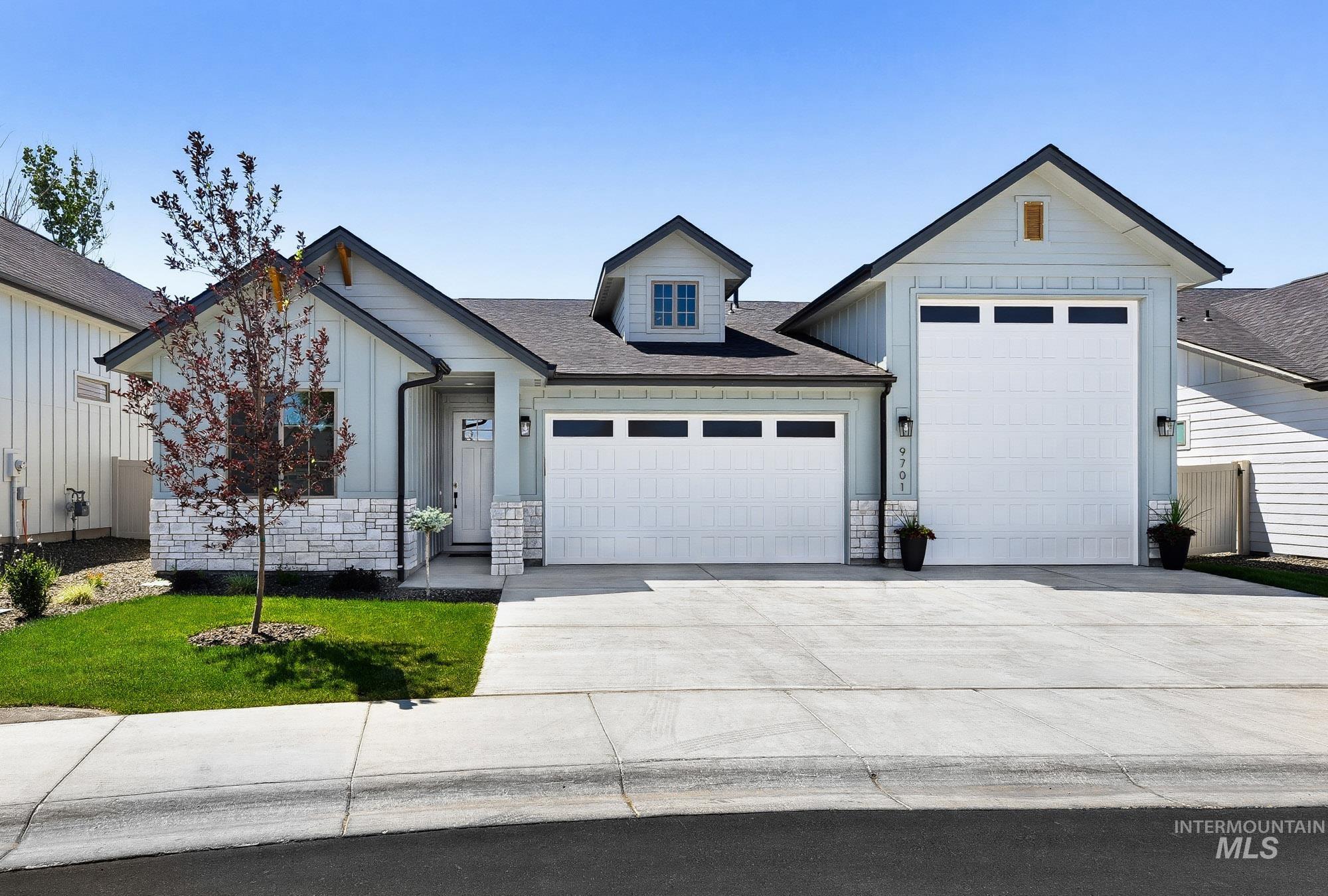 9701 W Snow Wolf Ln — photo