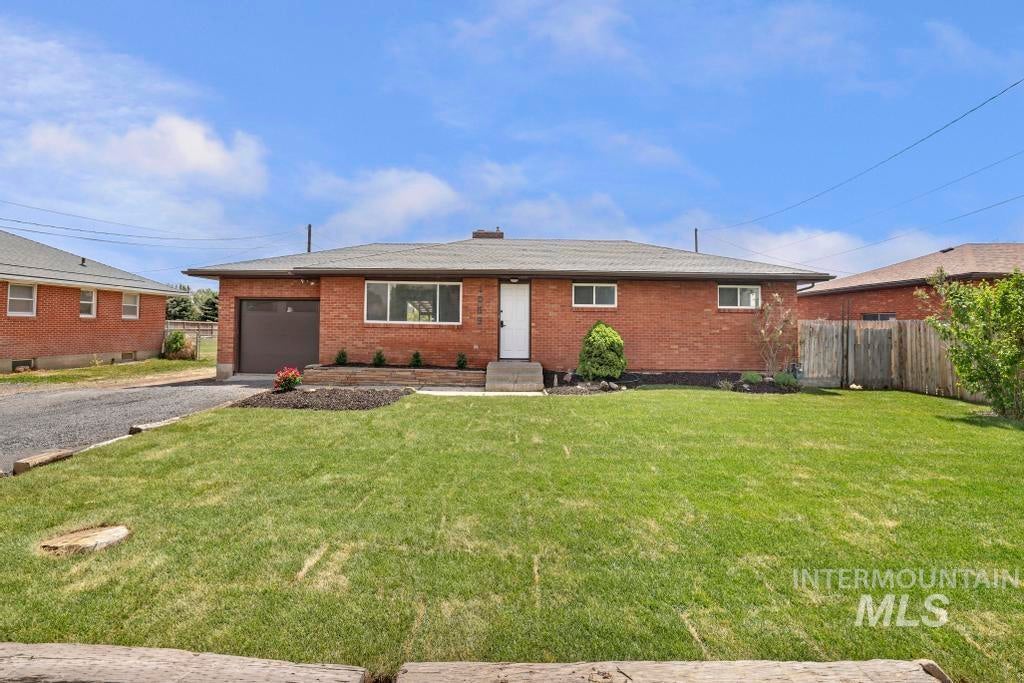 1069 W Filer Ave — photo