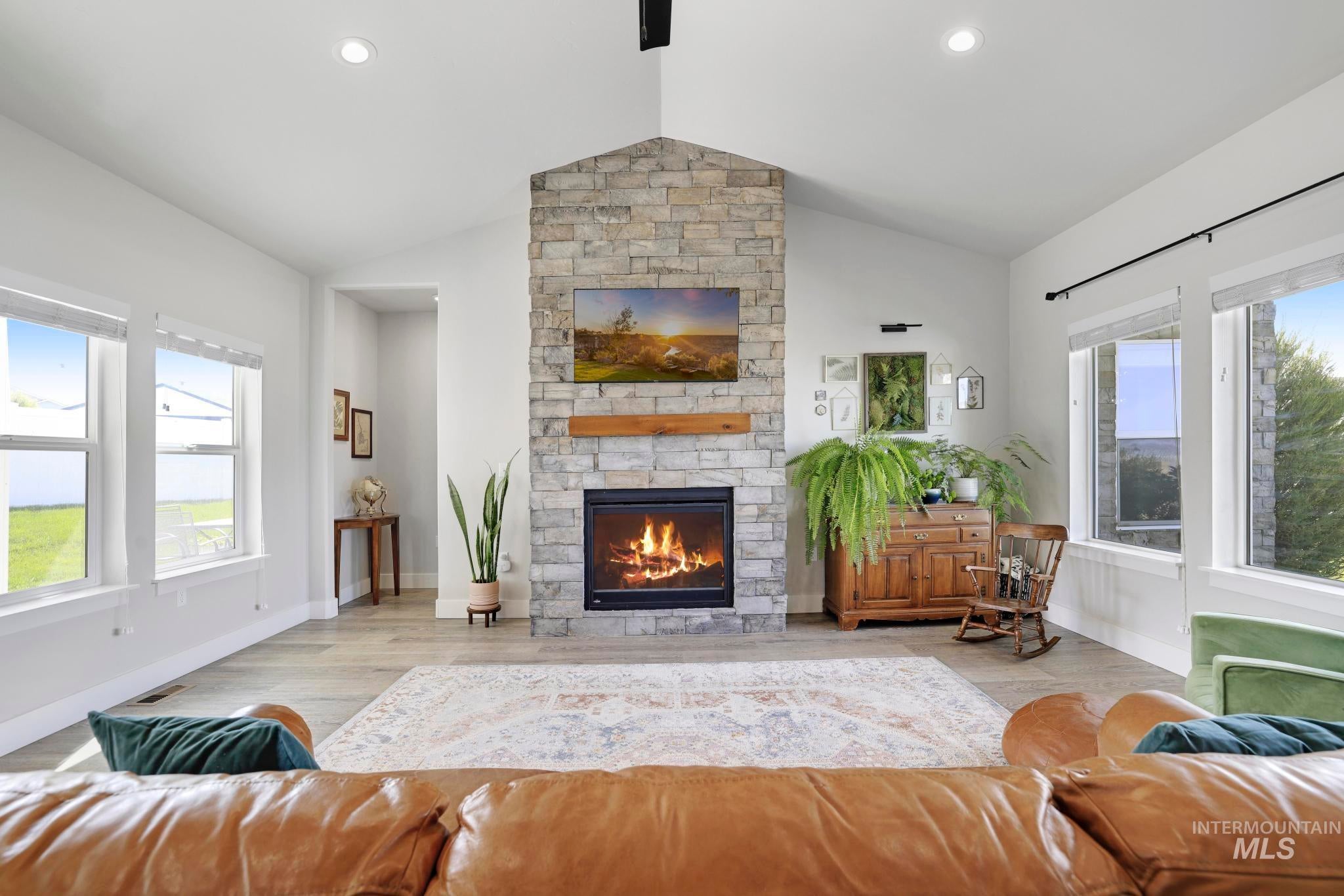 1040 Blueridge Dr — photo