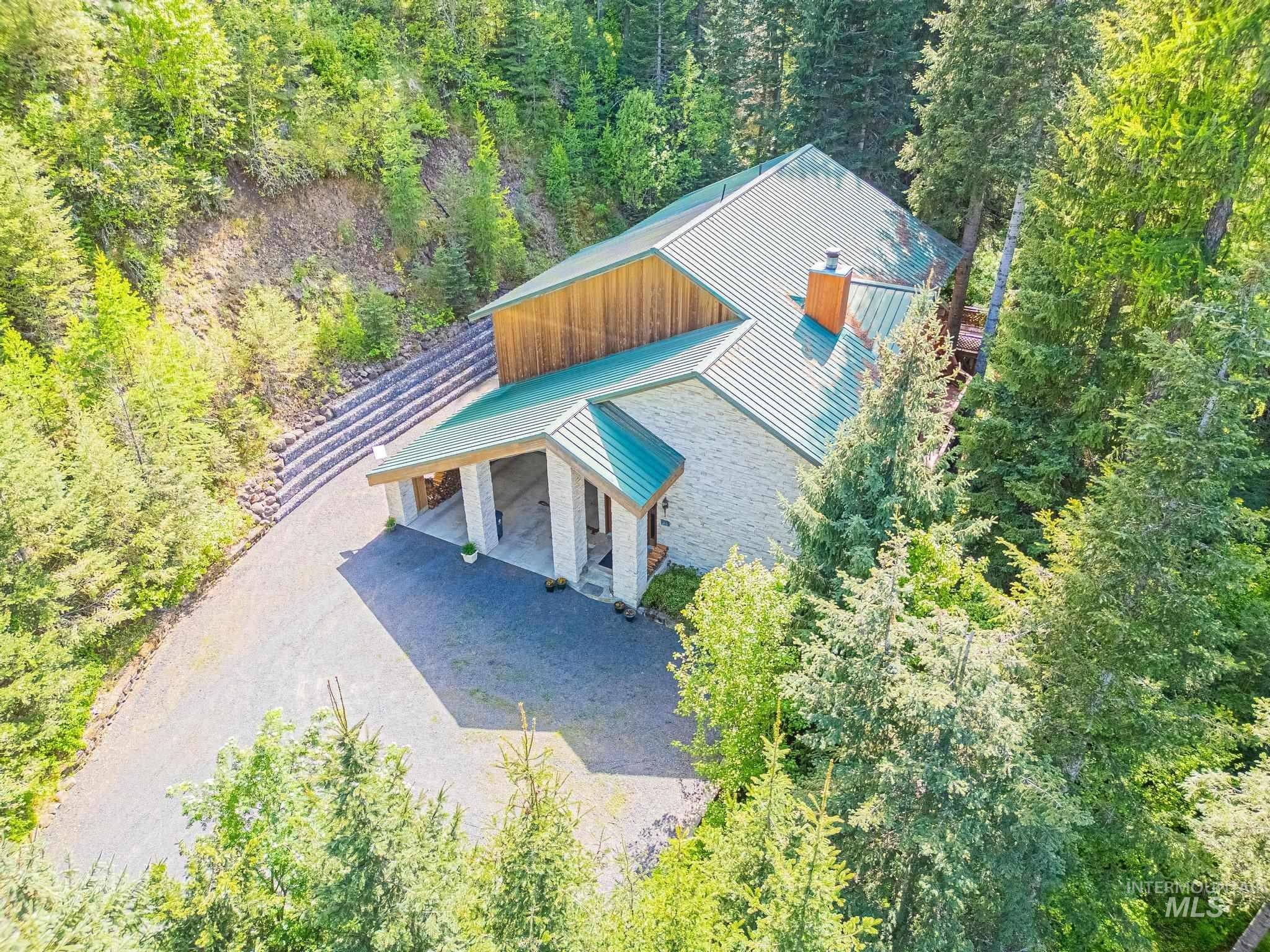 1761 Little Bear Ridge — photo