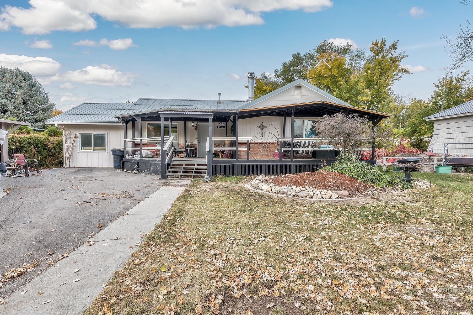 842 W Butterfield St. — photo