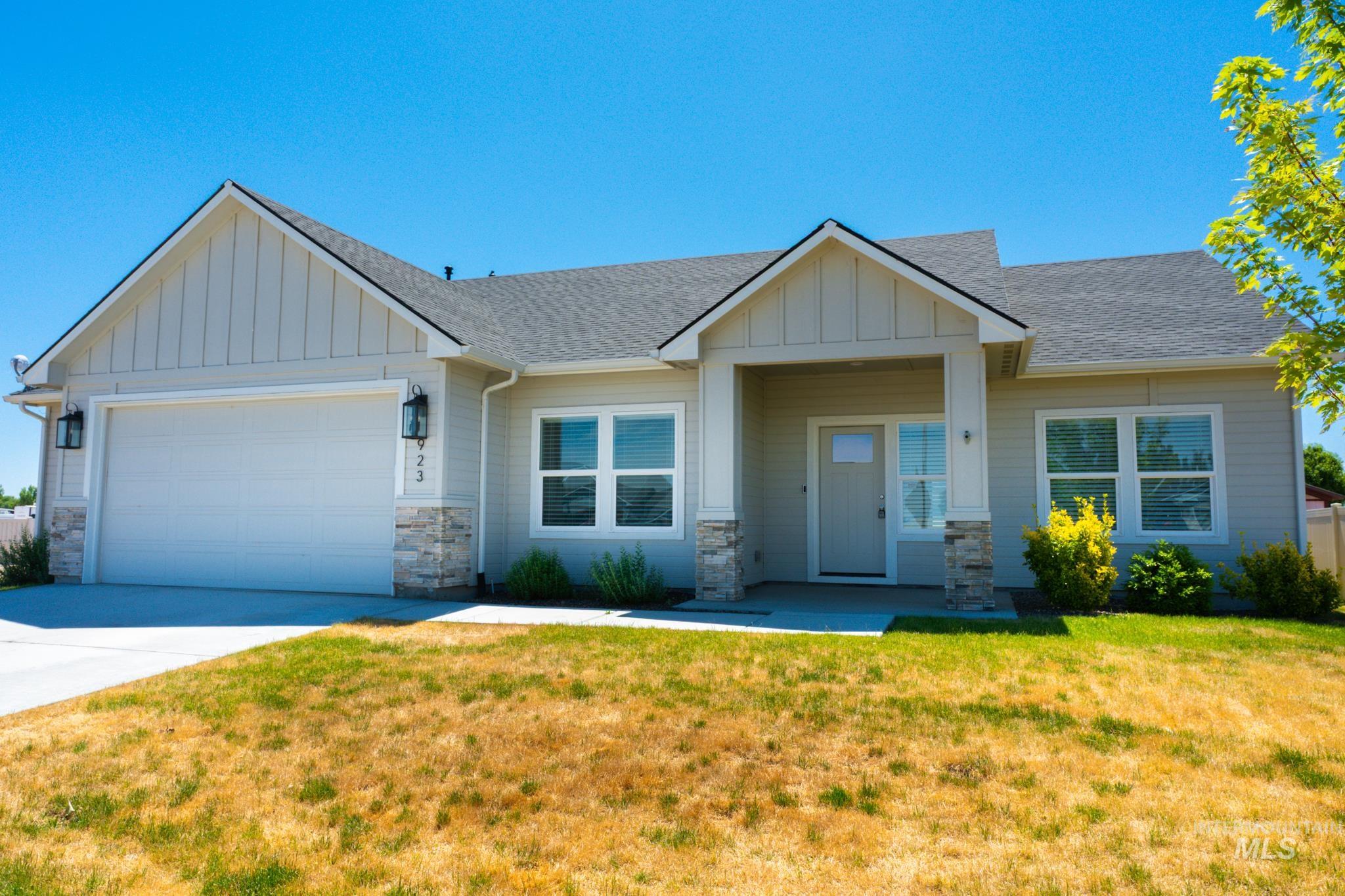 923 Redwood Ct. — photo