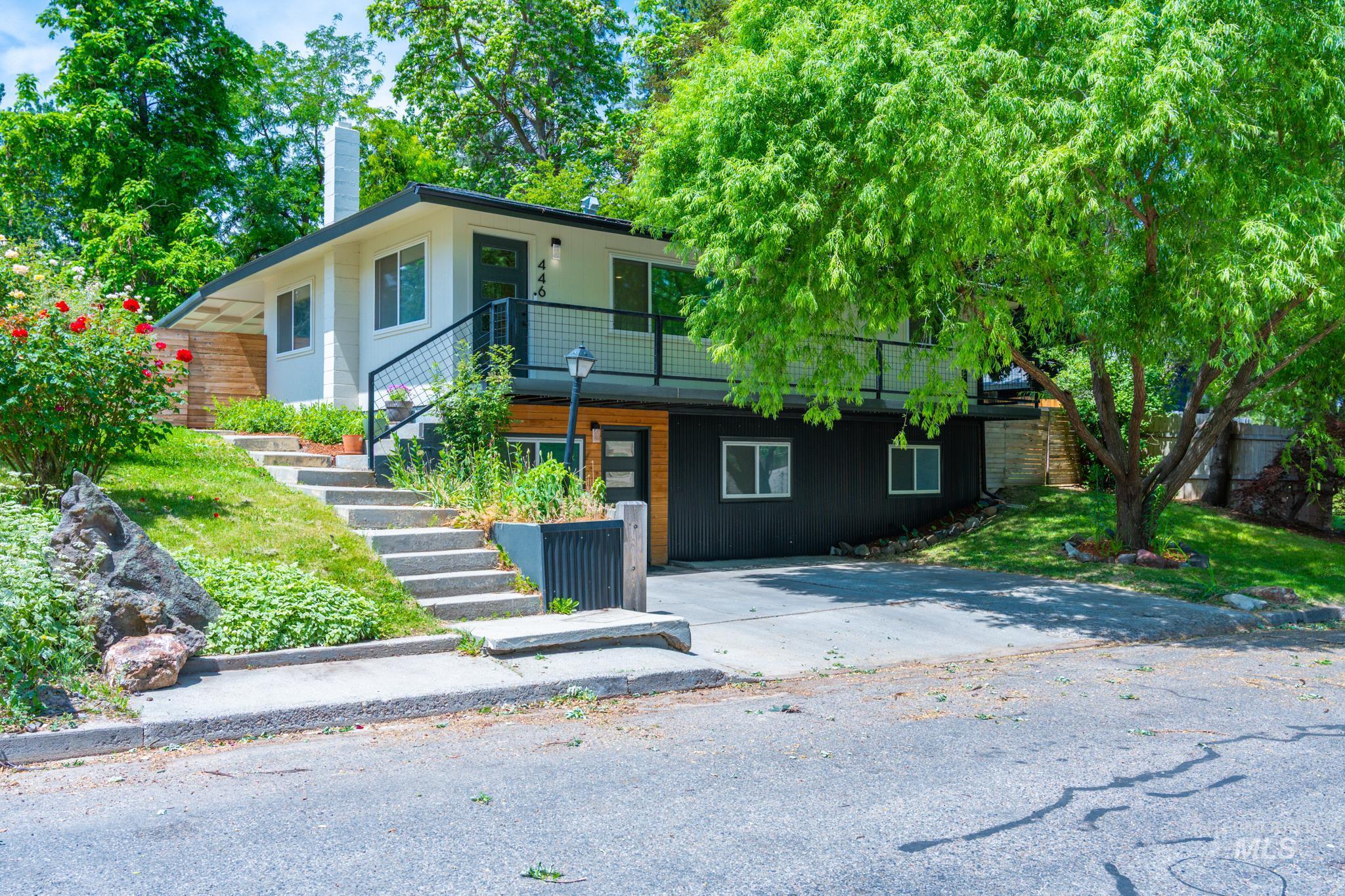 446 Perry Dr. — photo