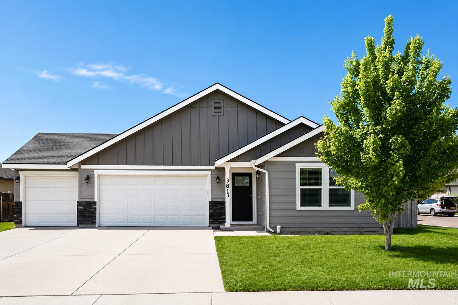 3813 E Holly Ridge Dr — photo