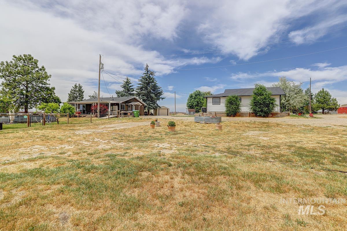 9751 Gloria Rd — photo