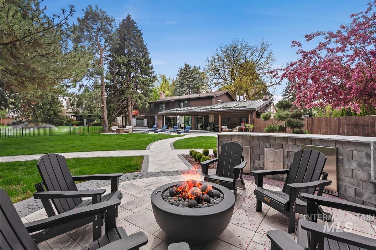 4708 W Hillcrest View Dr — photo