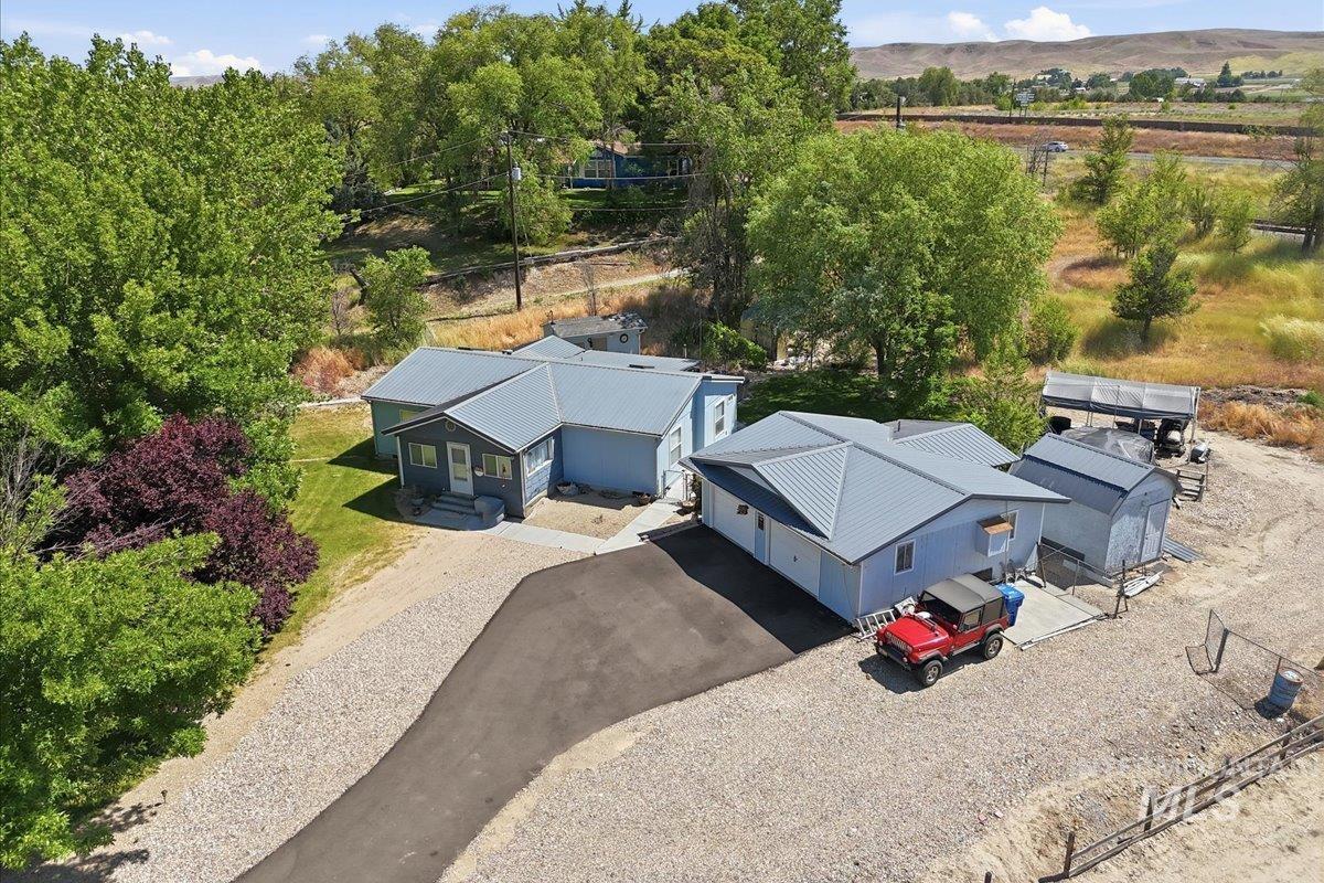 10762 N River Road — photo