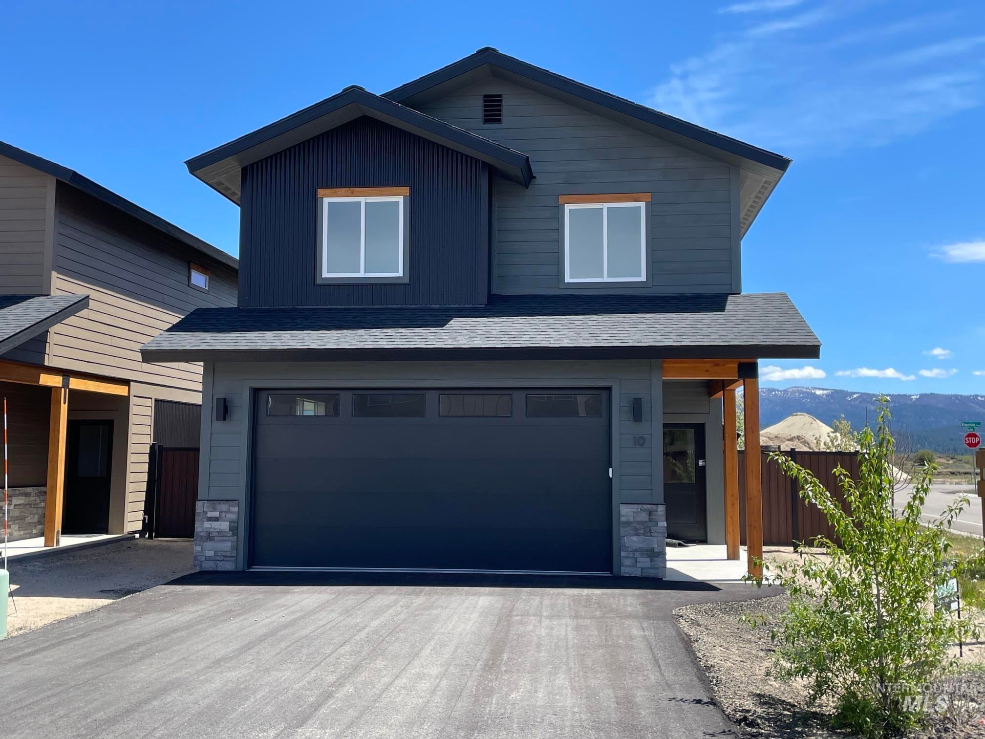 10 North Creek — photo