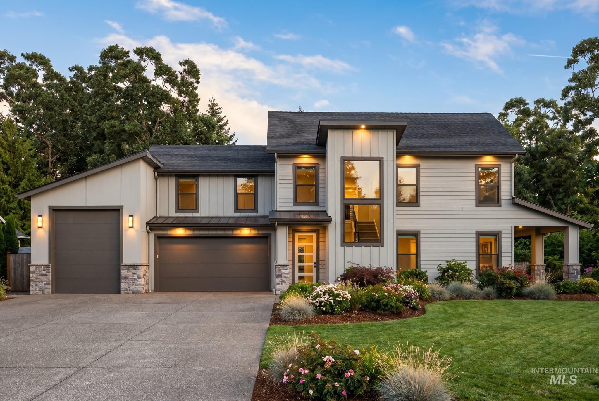 2952 N Milwaukee Ct — photo