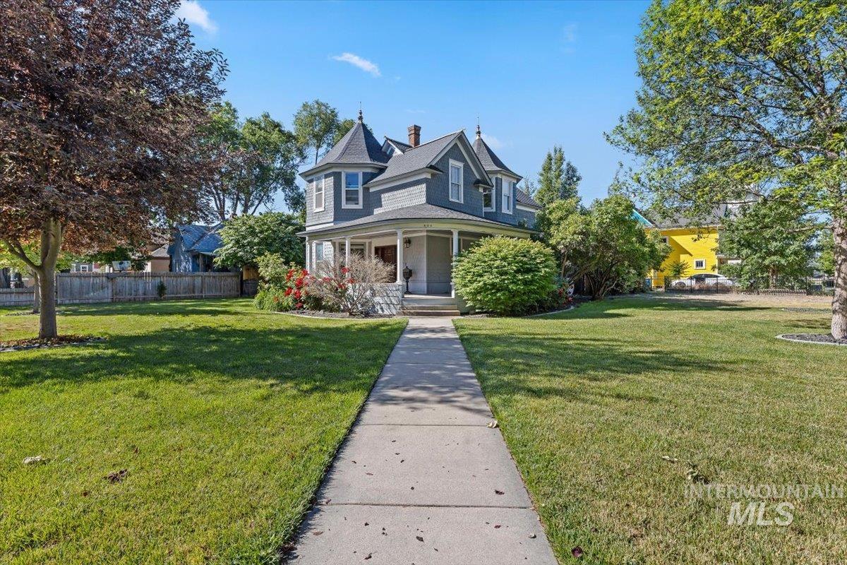 904 E Belmont St. — photo