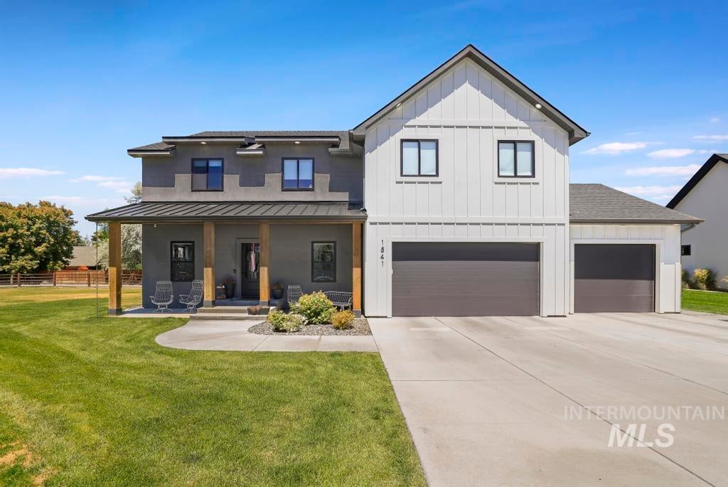 1541 Clear Creek Loop — photo