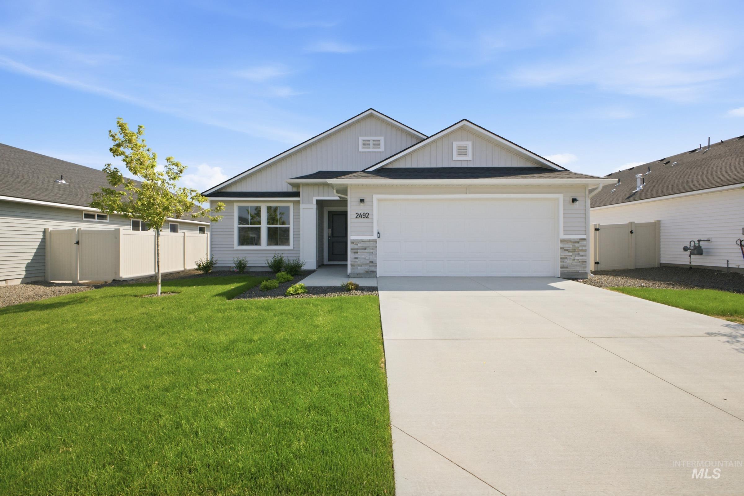 2492 W Red Jasper Dr — photo