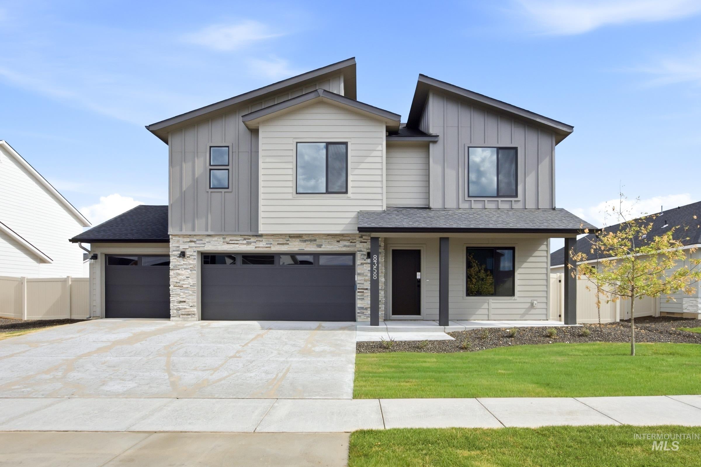 8358 E Cool River Lp — photo
