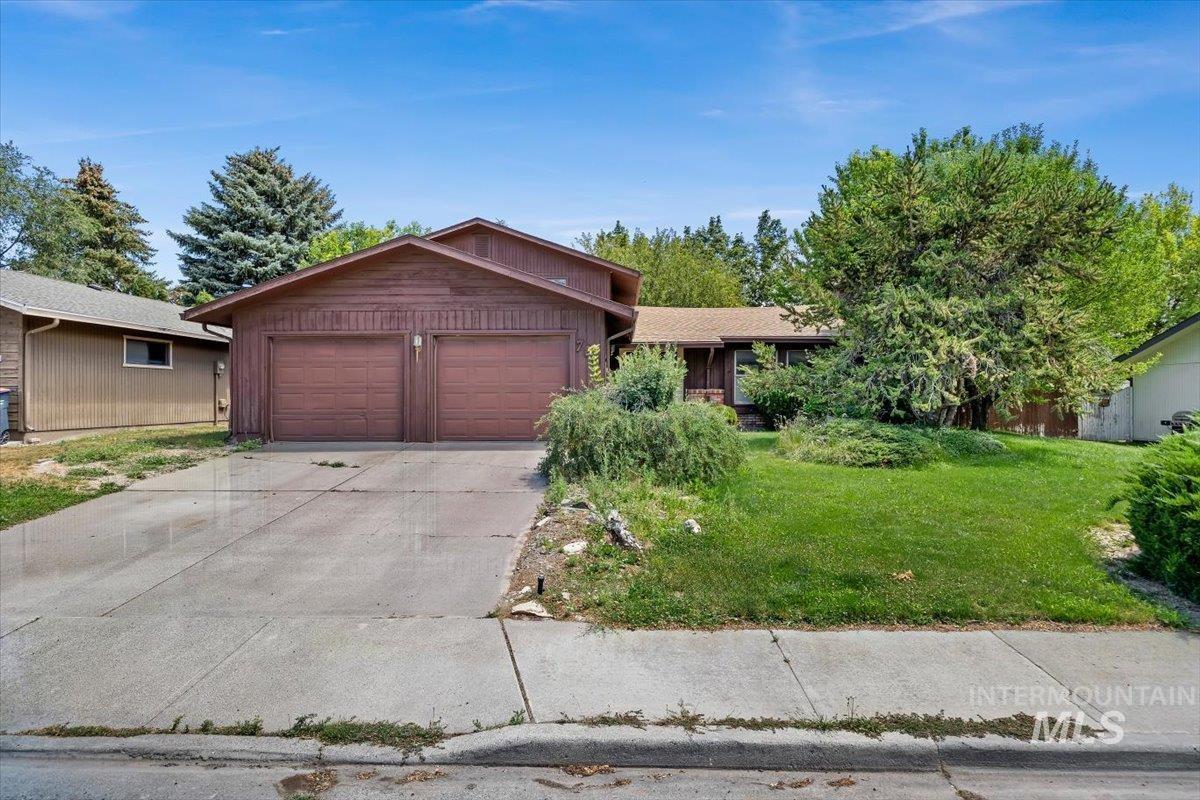786 Meadows Drive — photo