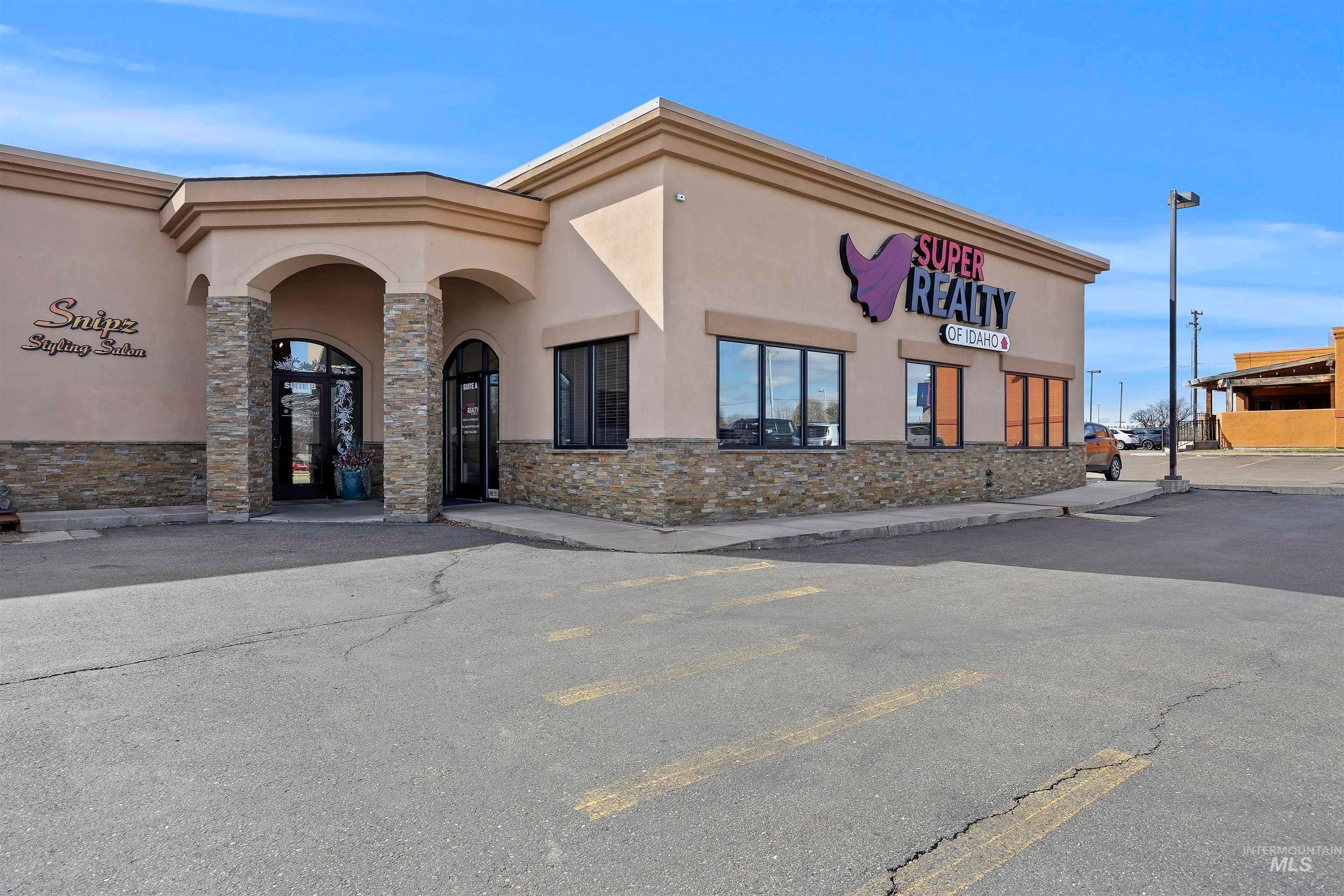1290 N College Rd — photo