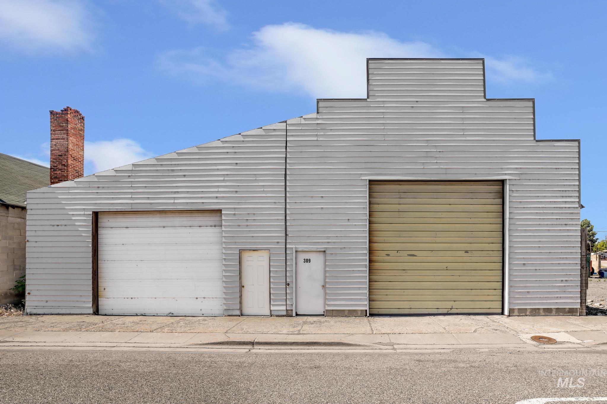 309 S Rail St W — photo