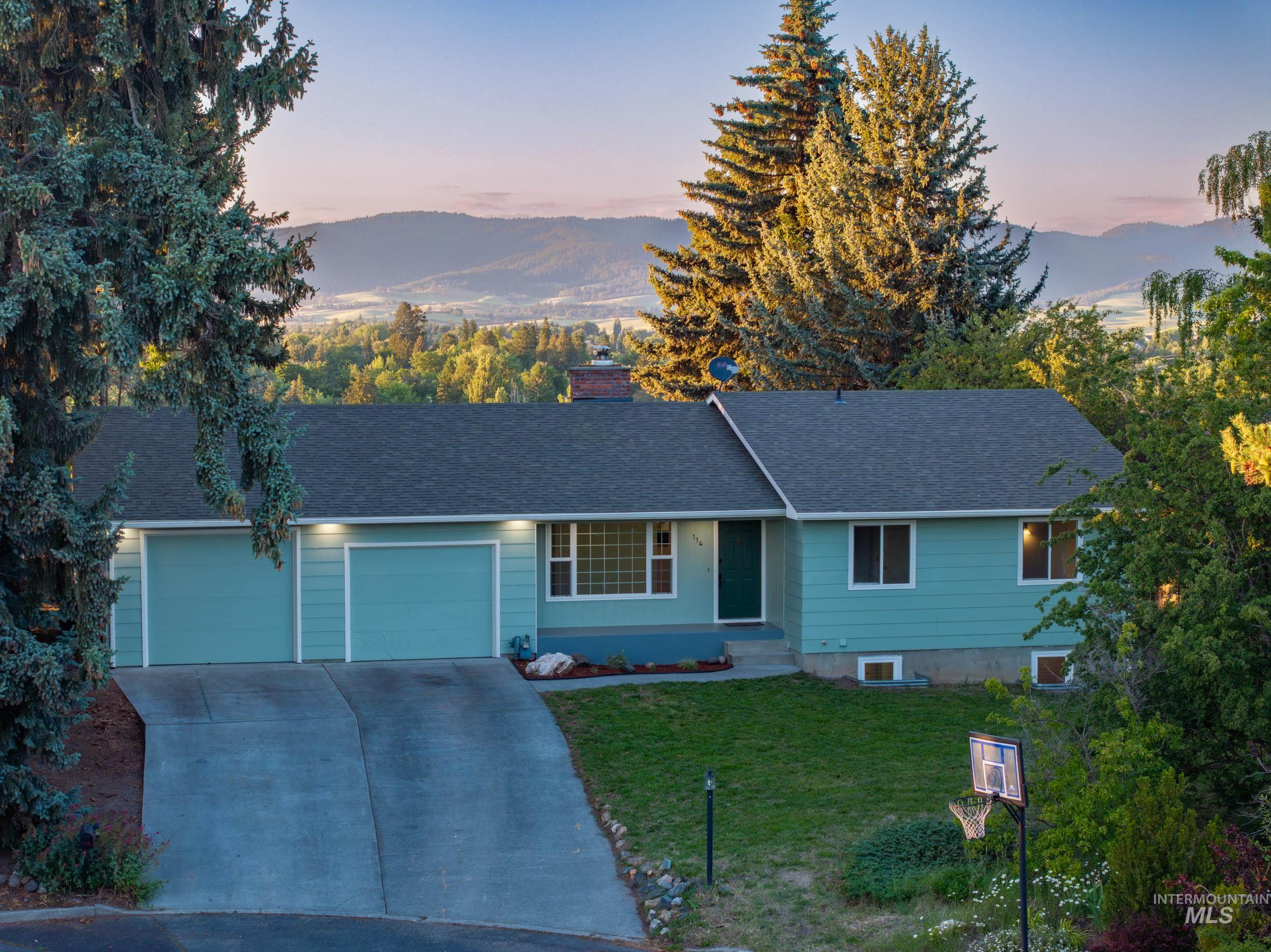 114 Arrow — photo