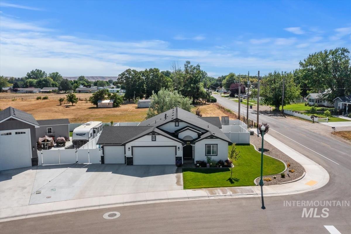 2402 Day Dr — photo