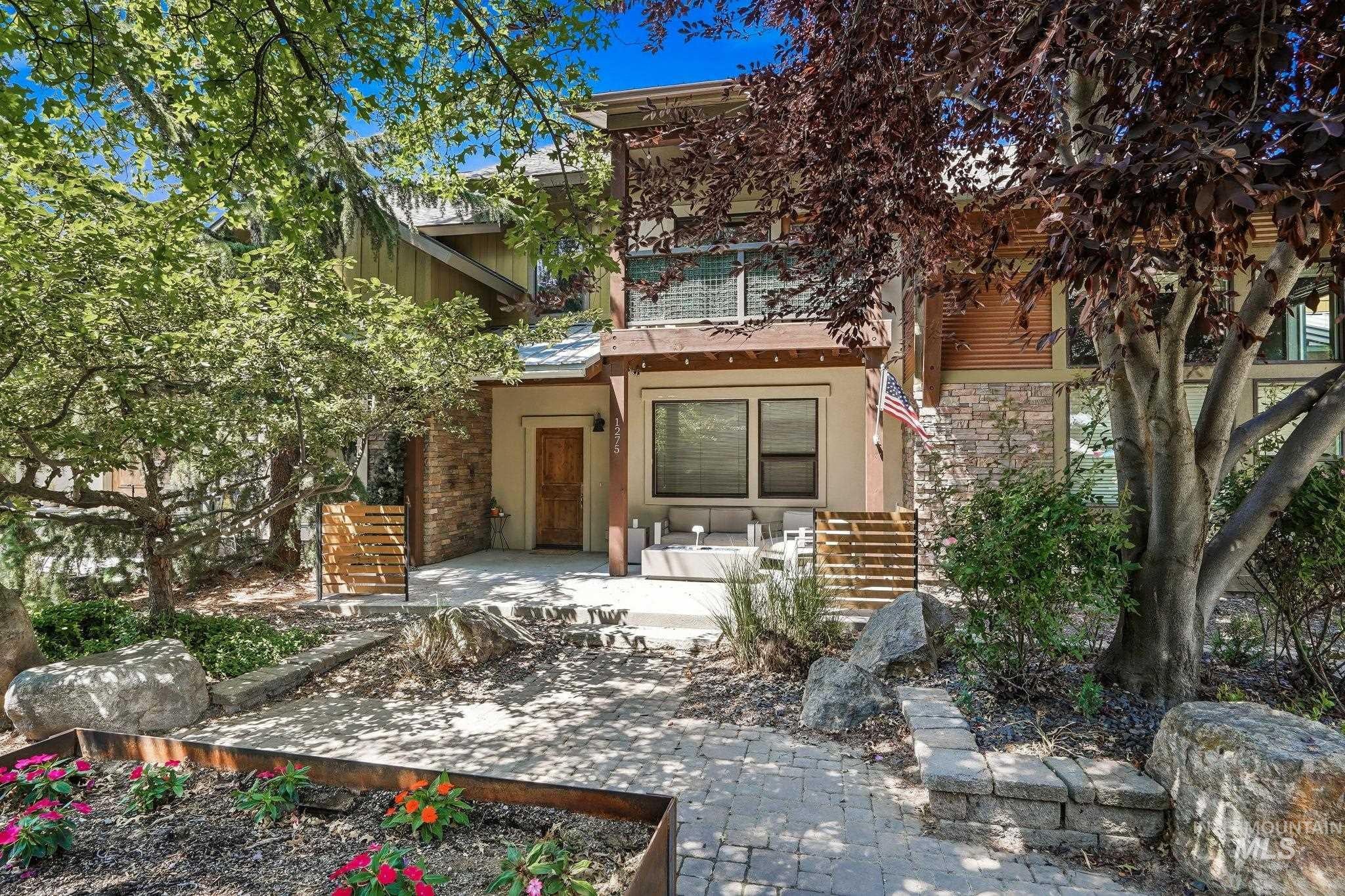 1275 E Lone Creek Dr — photo