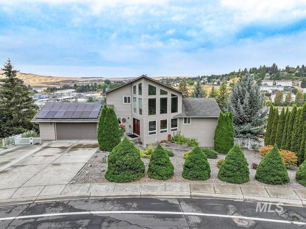 653 Indian Hills Drive — photo