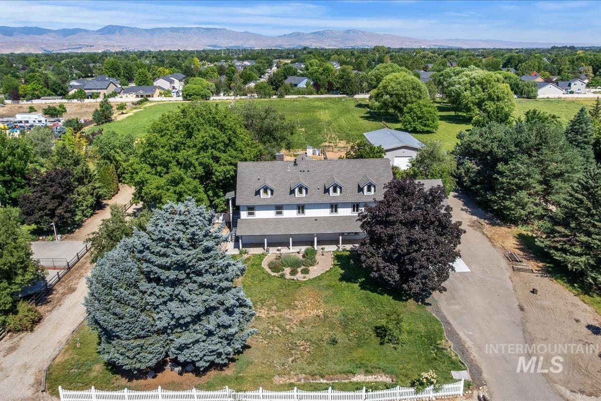 3040 N Duane Dr — photo