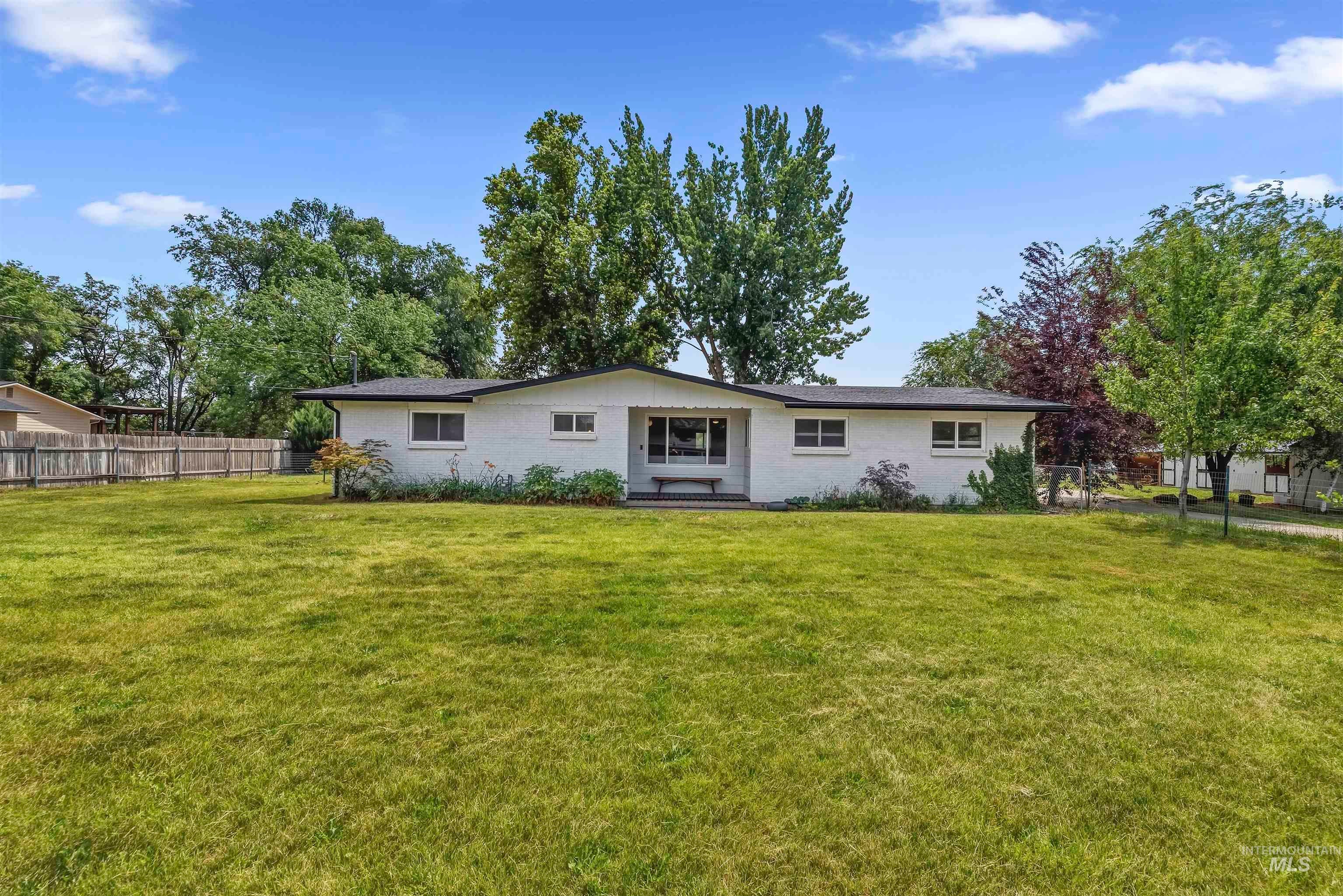 355 E Beacon Light Rd — photo