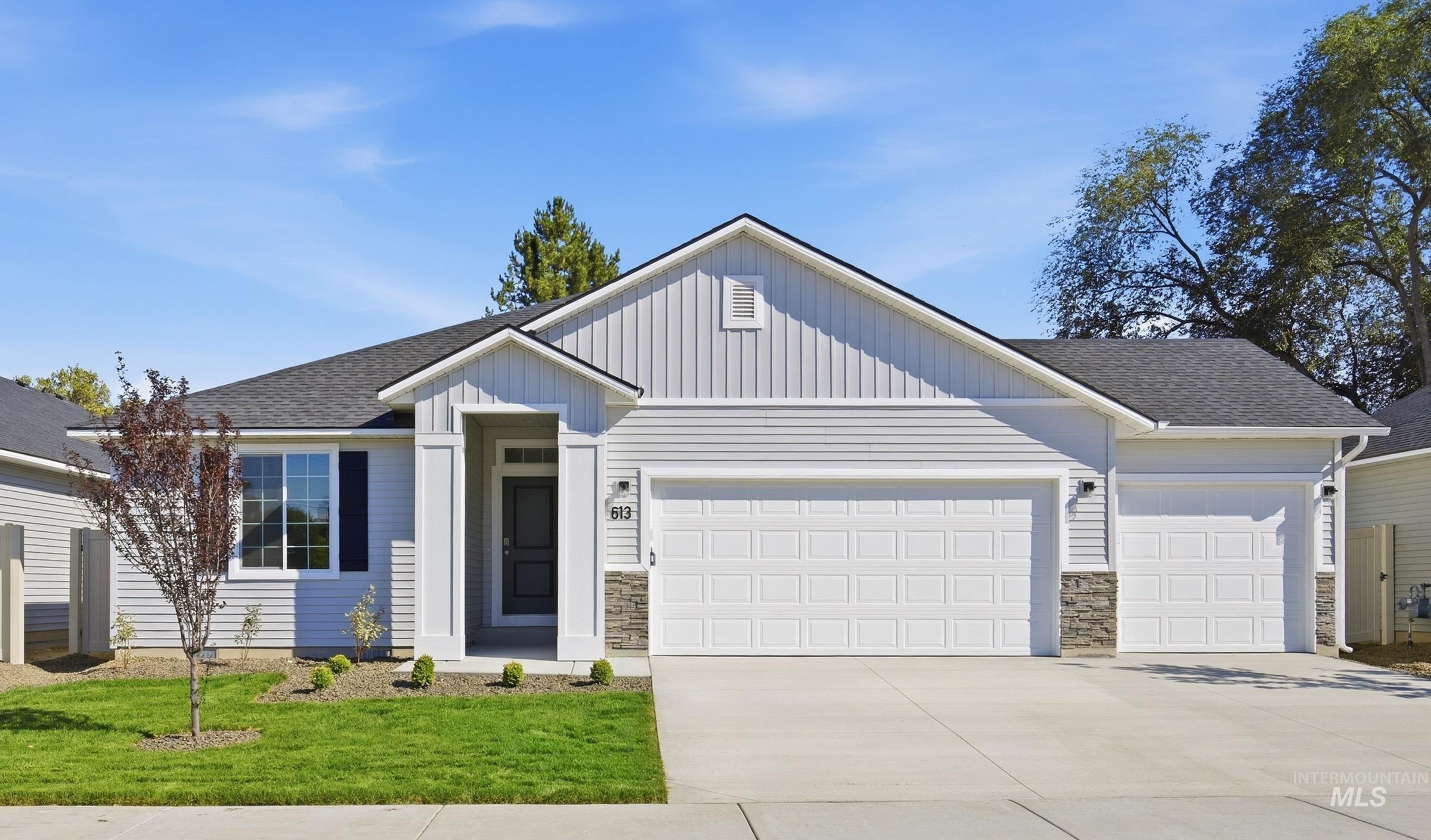 613 W Novak Dr — photo