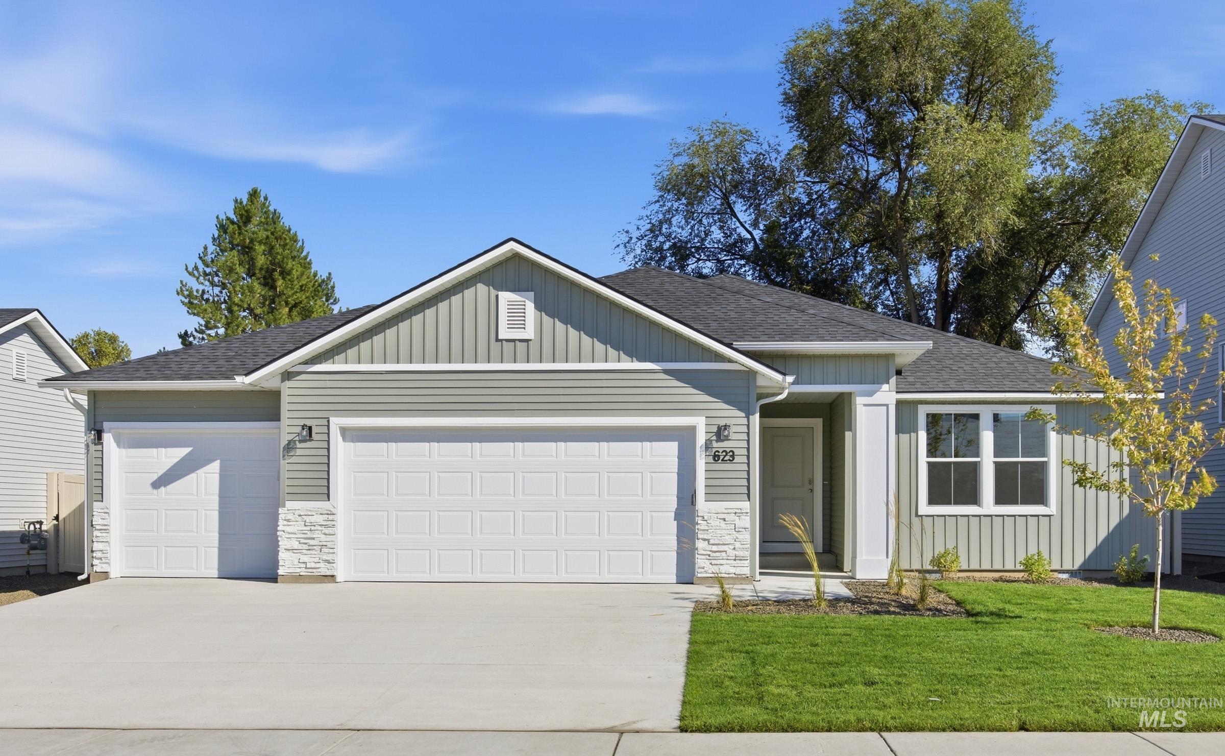 623 W Novak Dr — photo