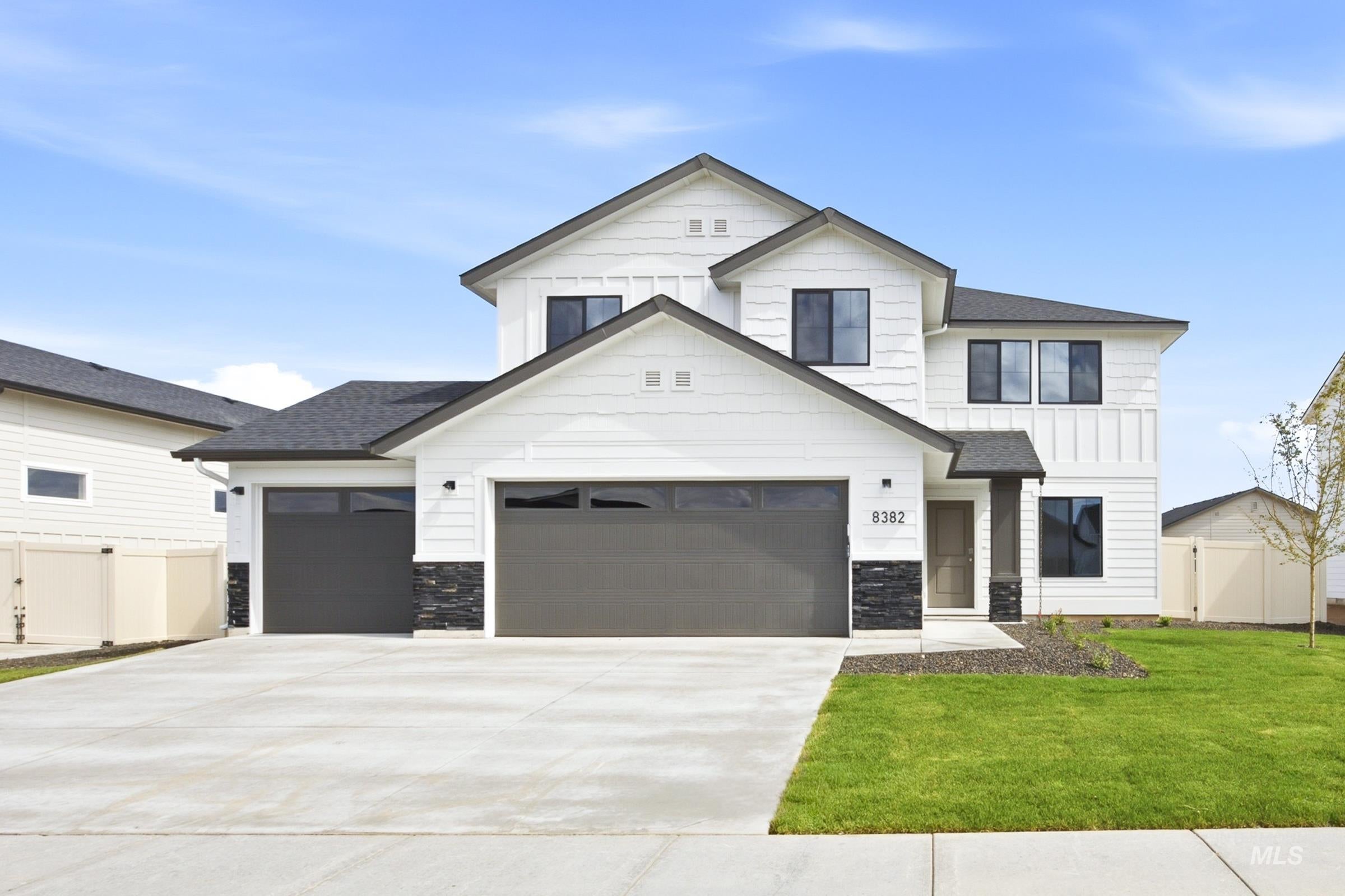 8382 E Cool River Lp — photo