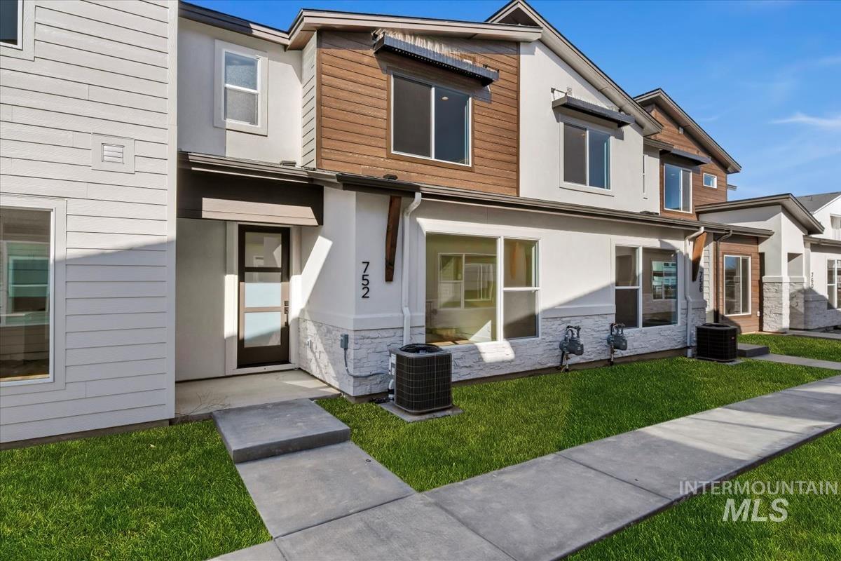 752 S Calhoun Ln. — photo