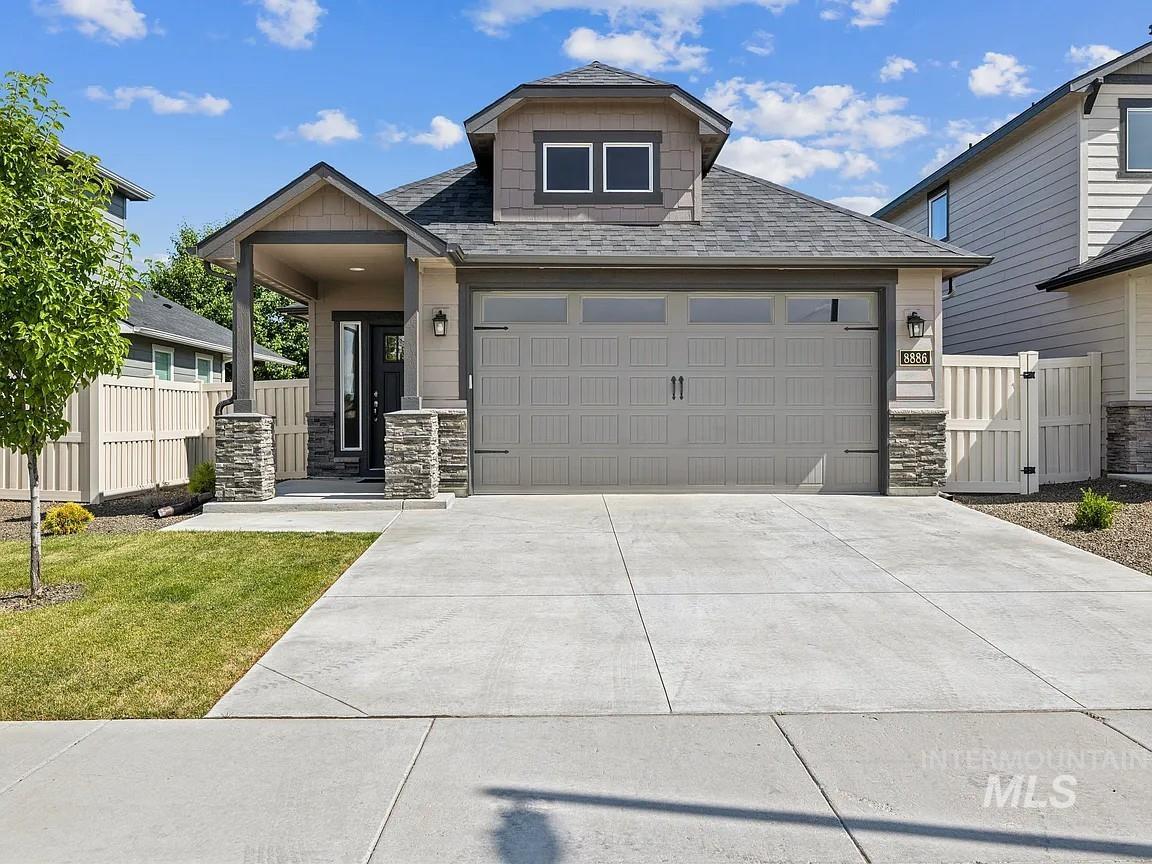 8886 W Middle Fork St. — photo