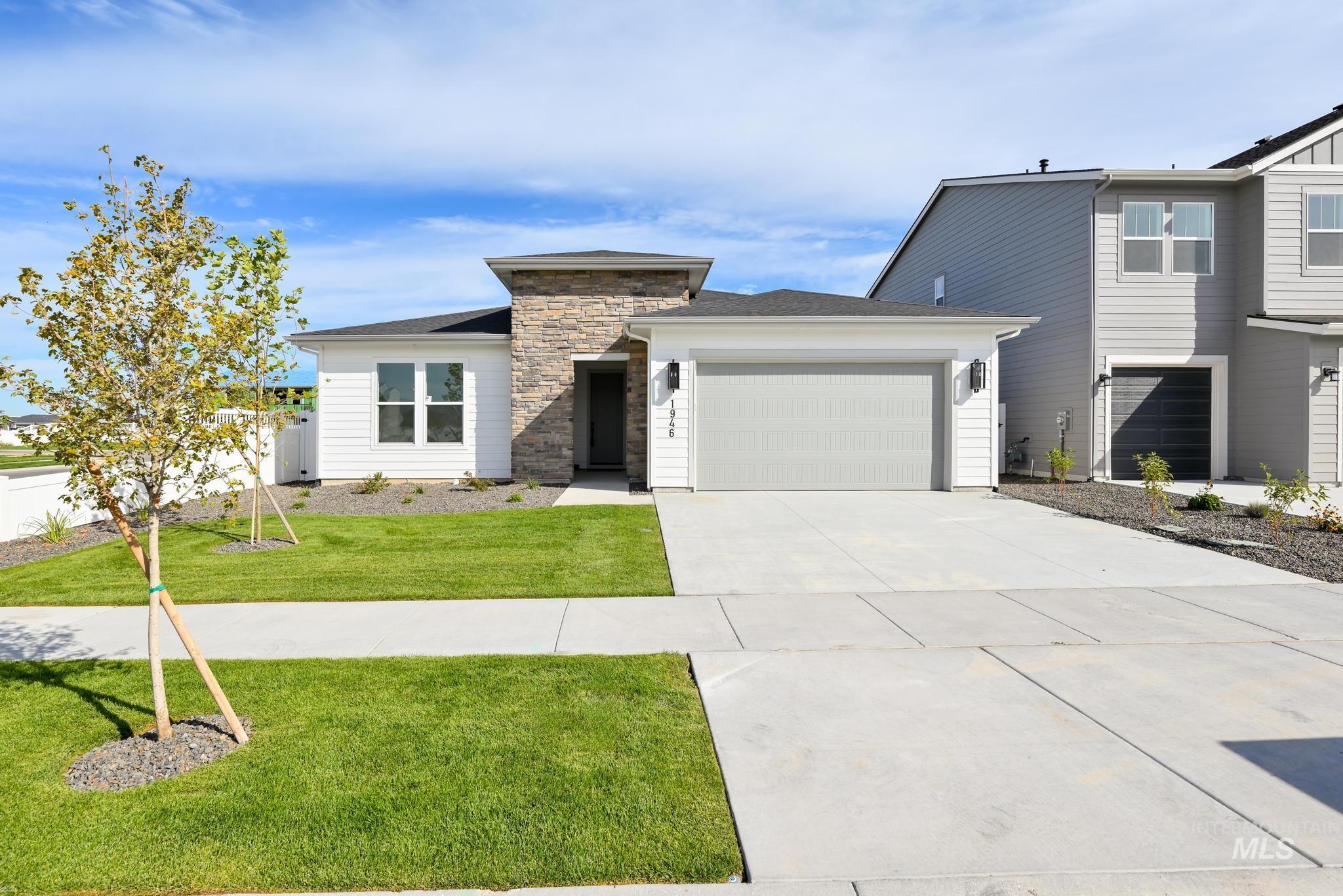 1946 W Arya St — photo