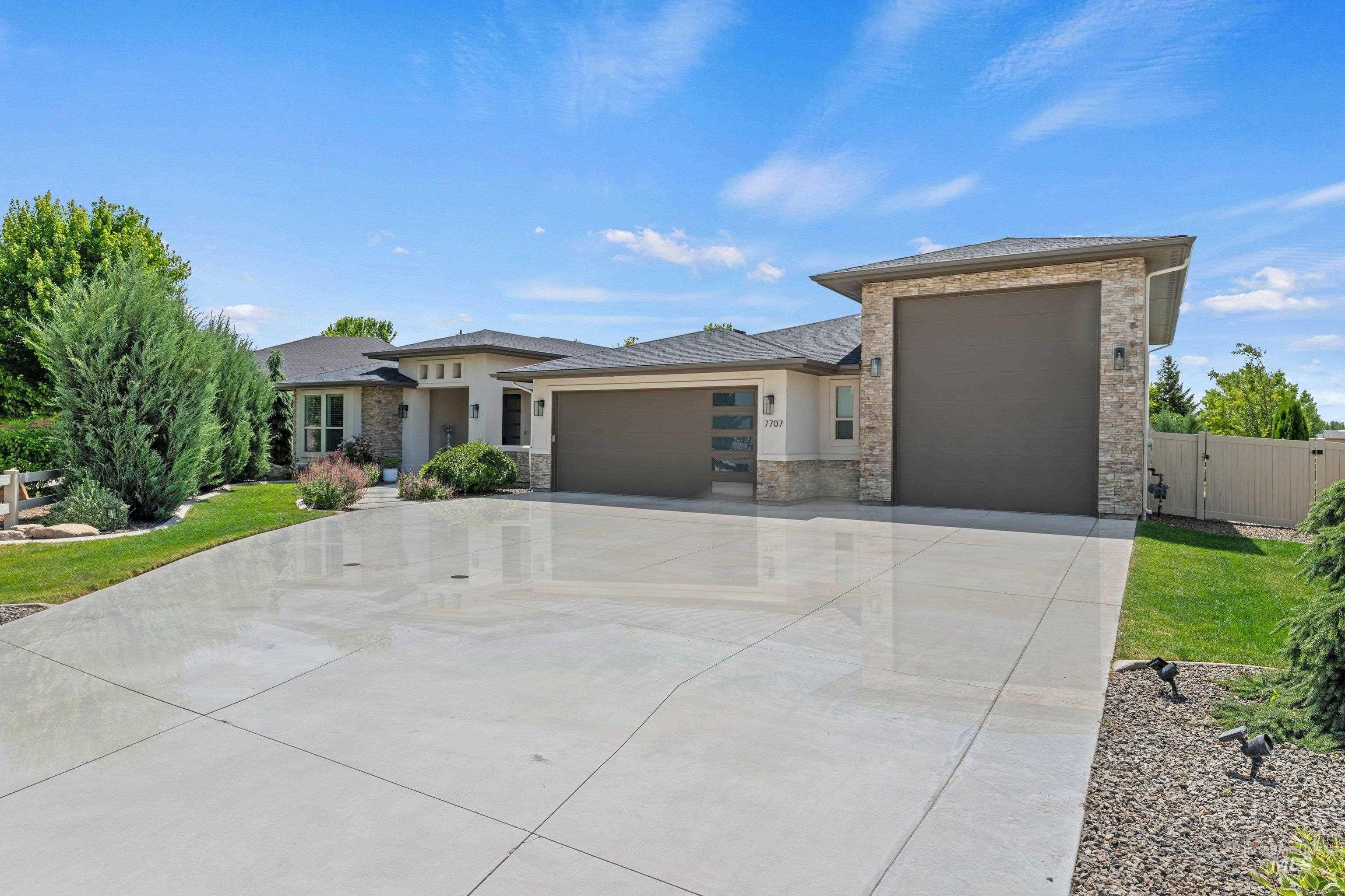 7707 E Damon Ln — photo