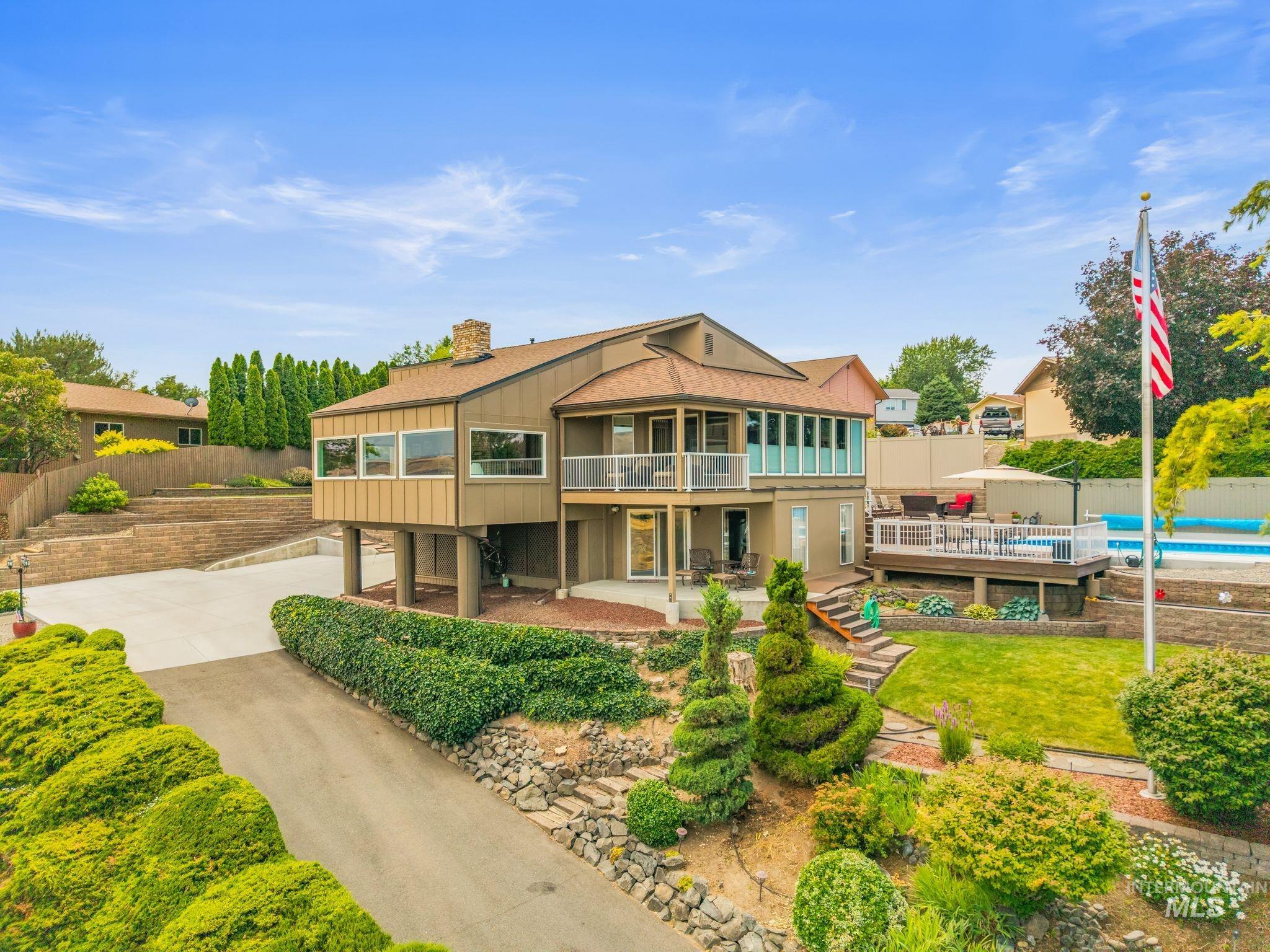2618 Grandview Drive — photo