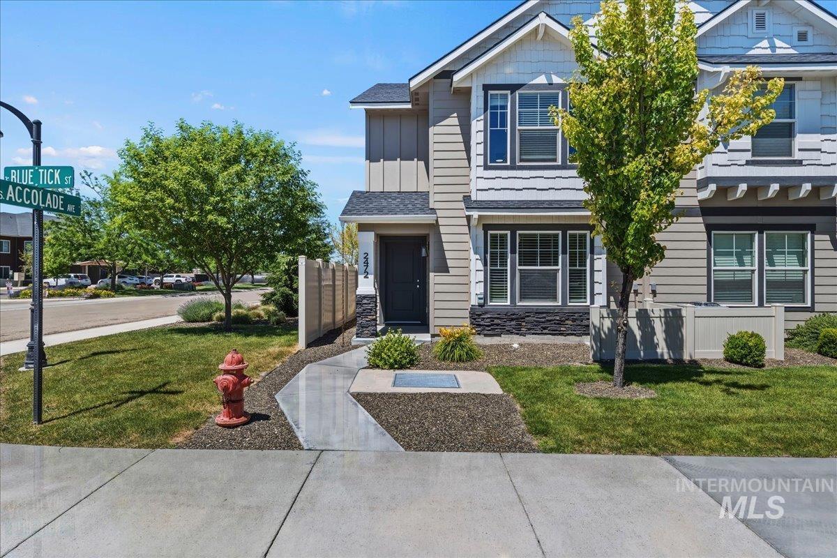 2472 E Blue Tick St — photo