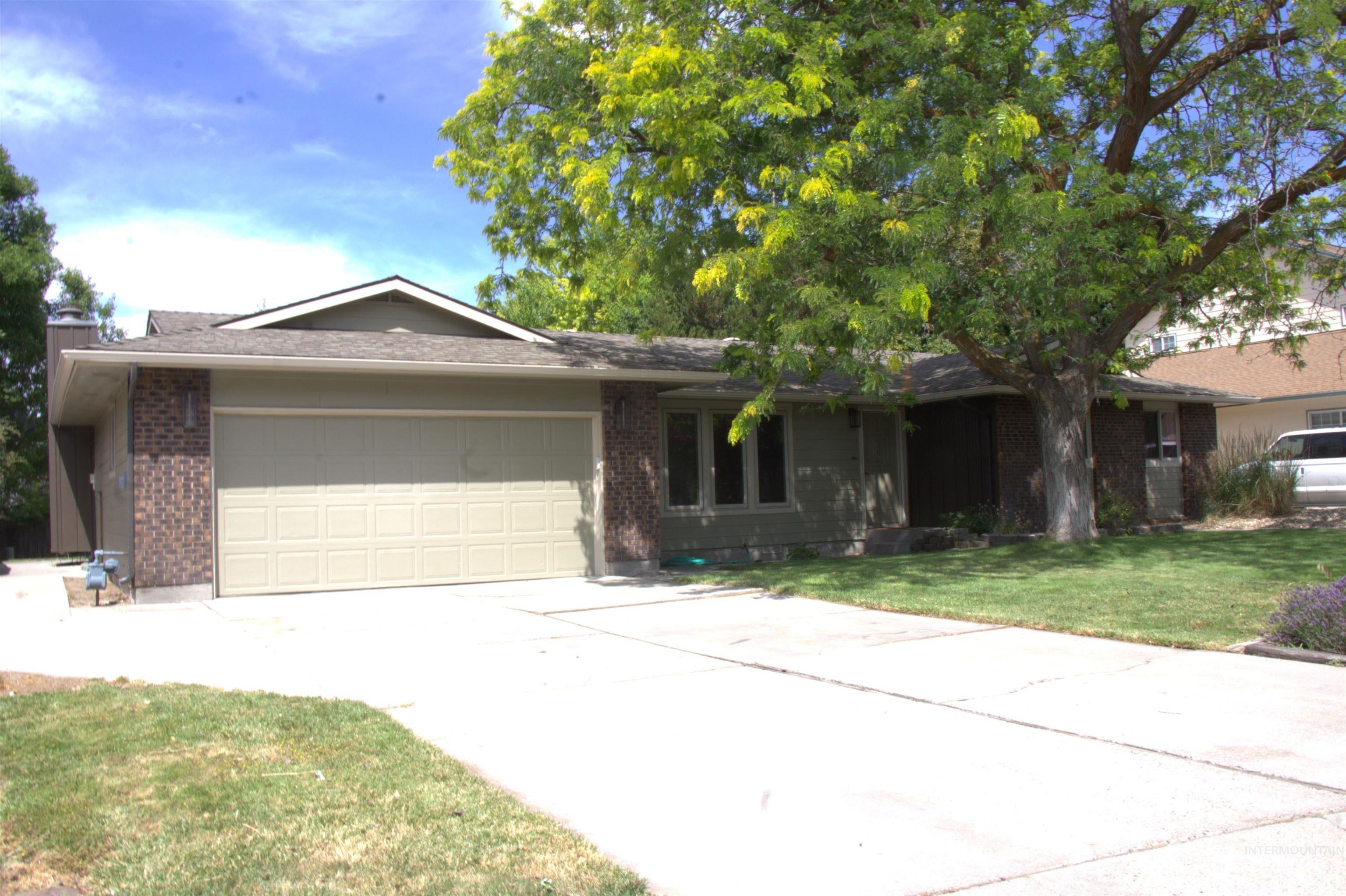 513 Ridge Way — photo