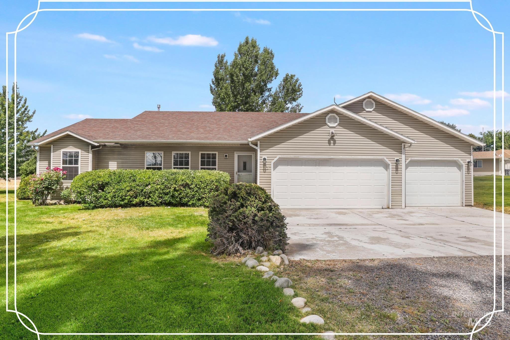 183 Rainbow Dr — photo