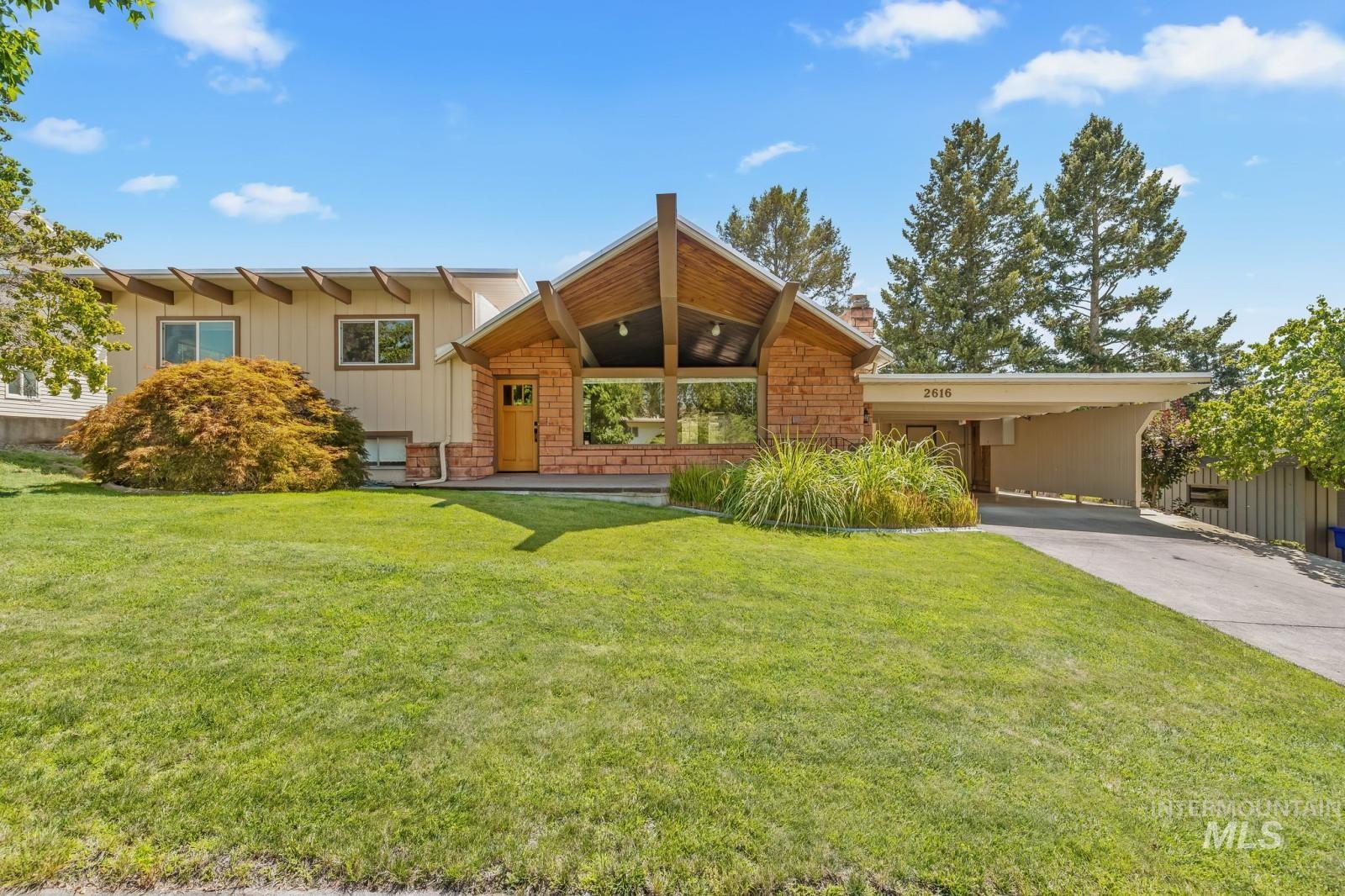 2616 Sunset Drive — photo