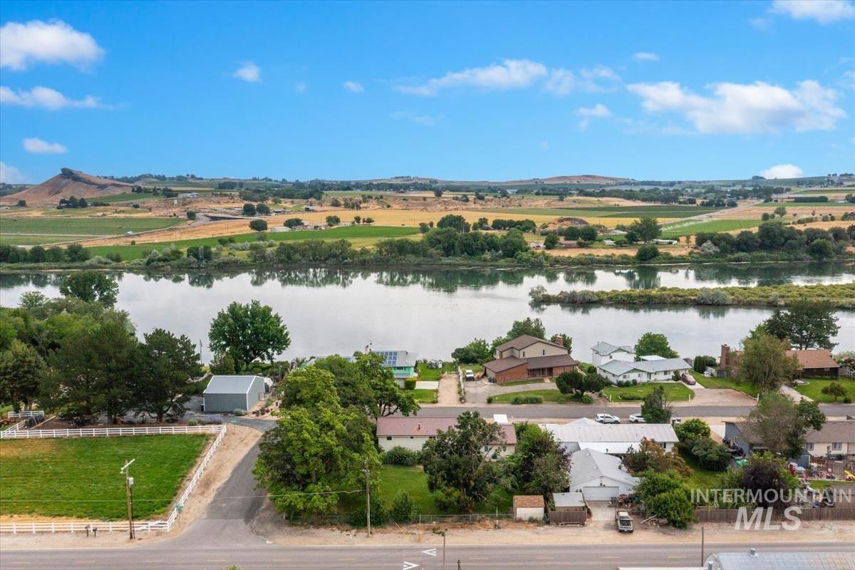 302 River View Dr — photo