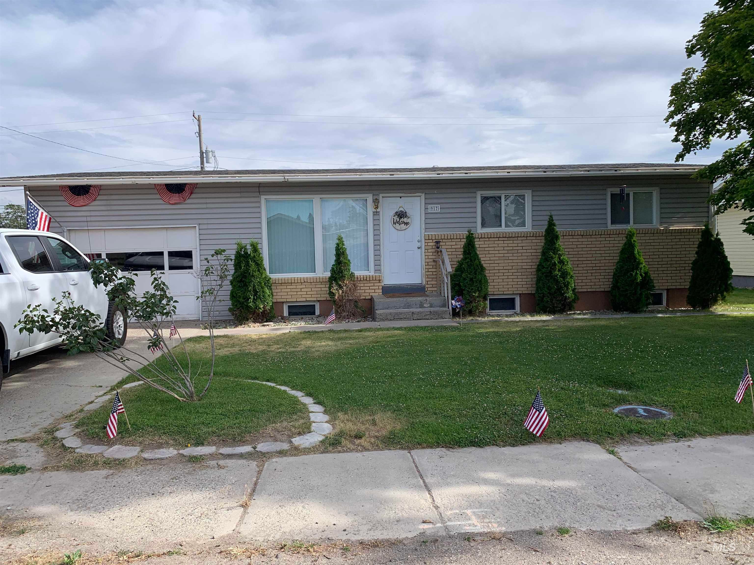 917 15th Dr — photo