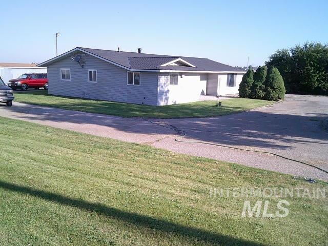 23621 Old Highway 30 — photo