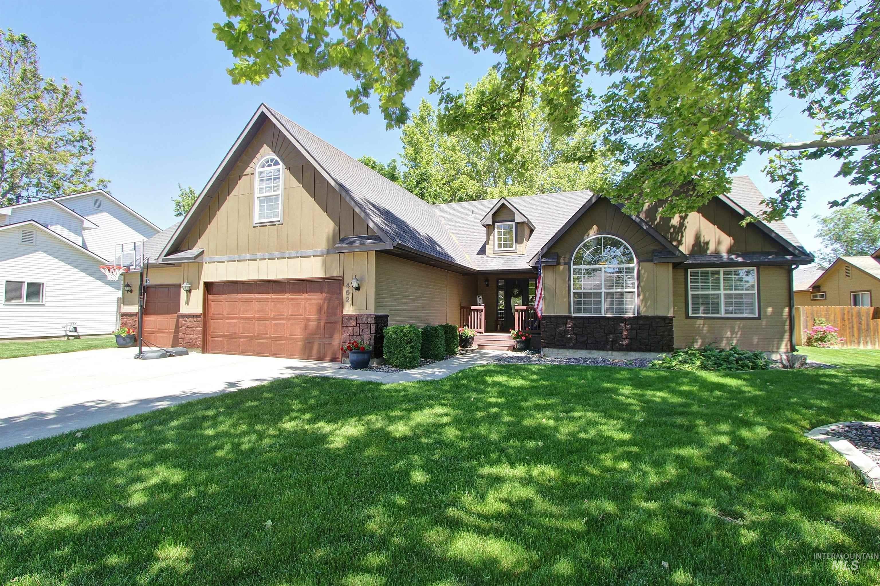 452 Bitterbrush Ave — photo