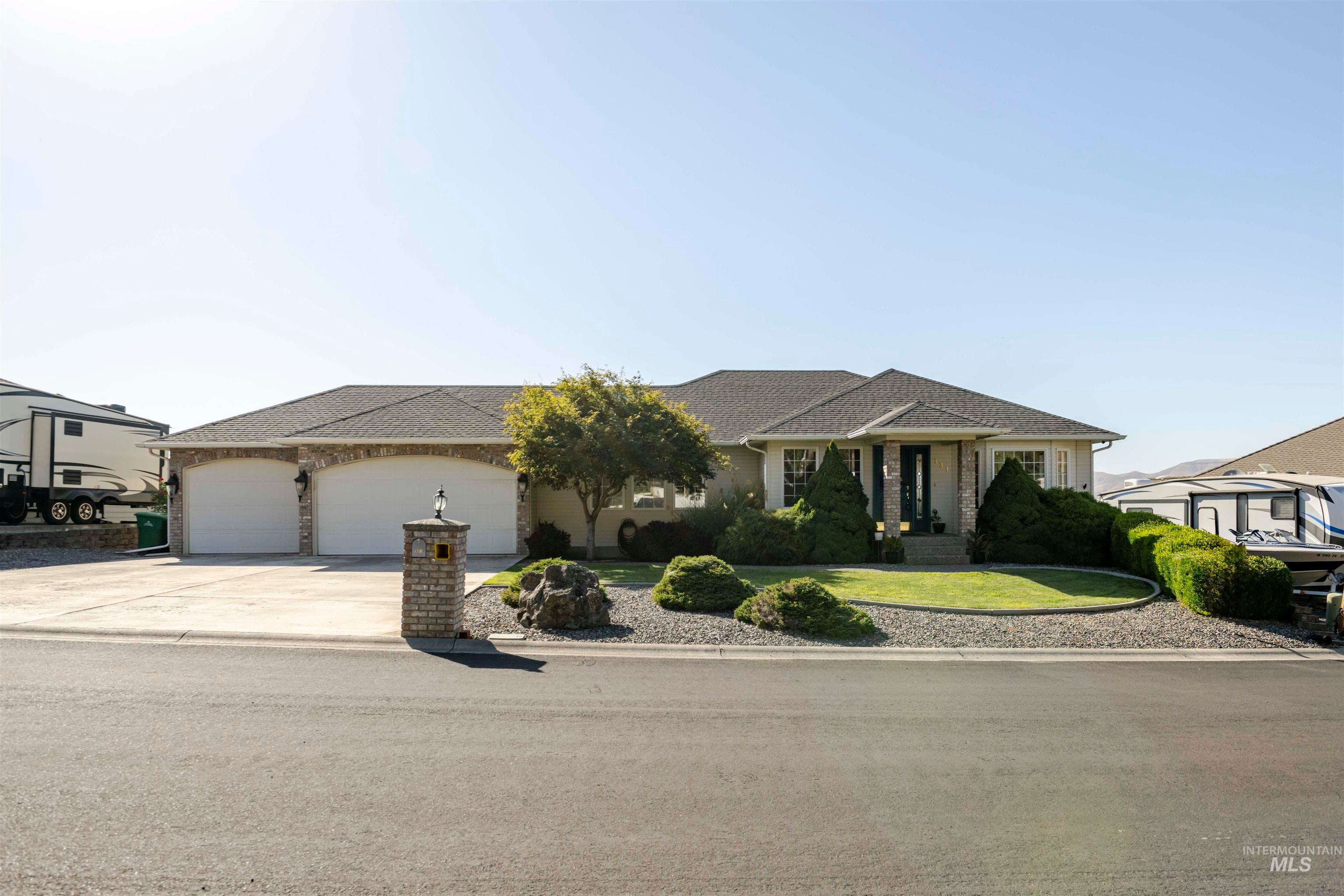 331 Reservoir Dr — photo