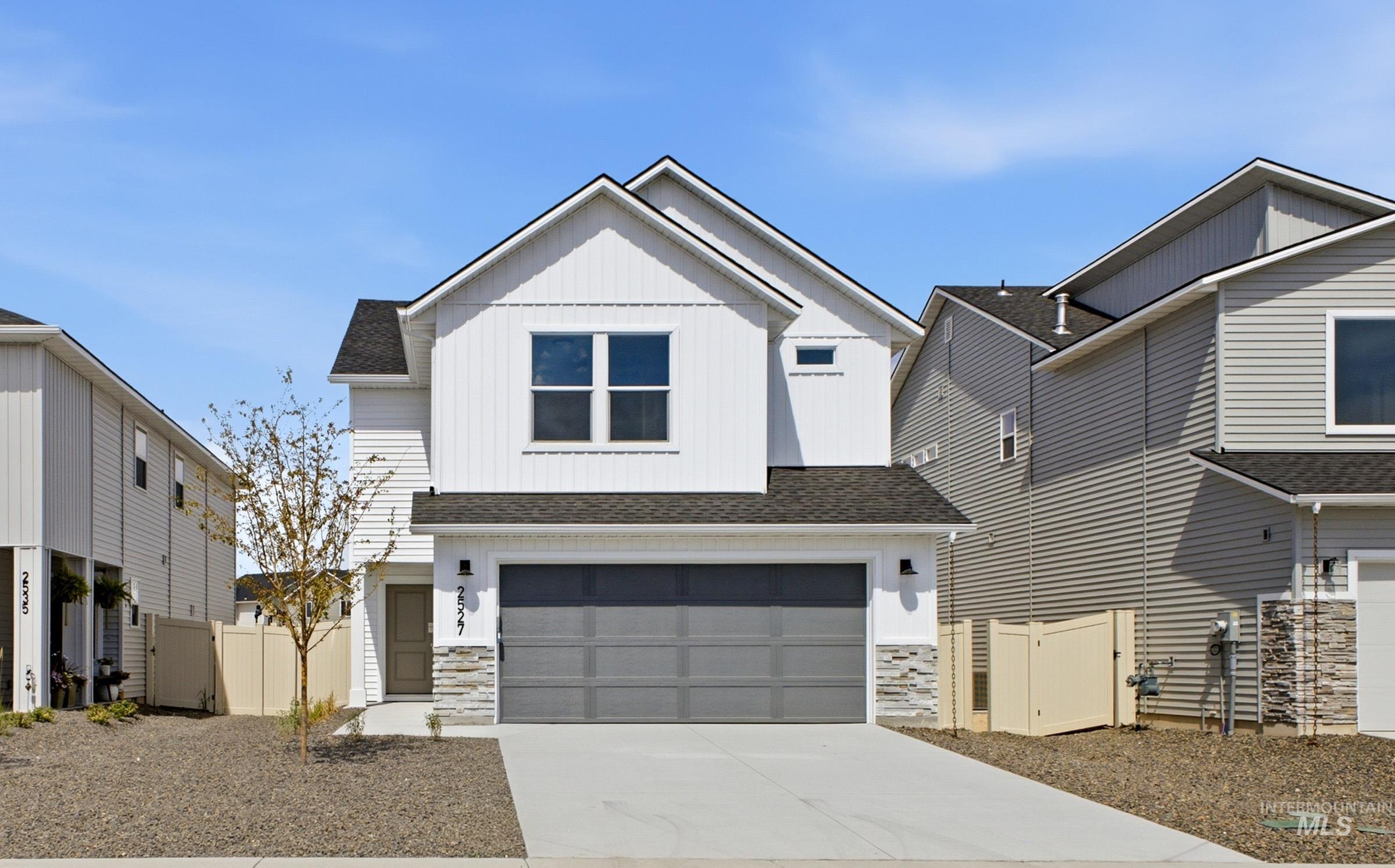 2527 W Fallon Lp — photo