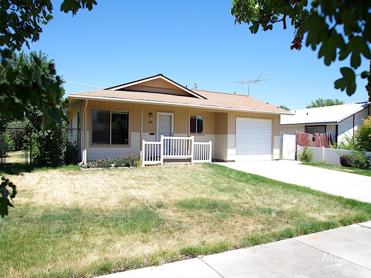 860 E Commercial — photo