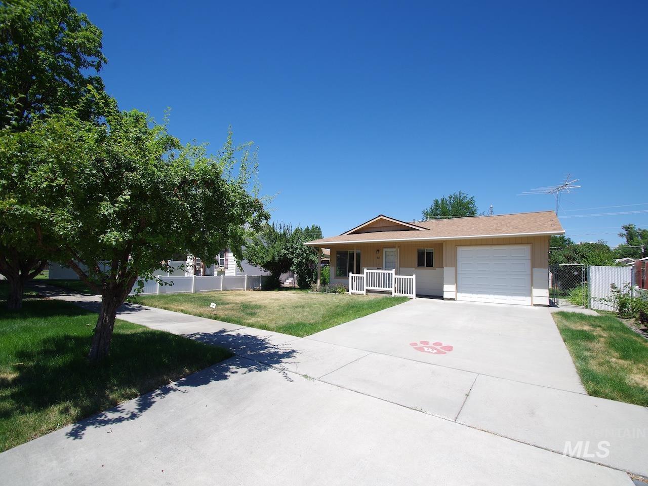 860 E Commercial, Weiser, ID 83672 — photo 2